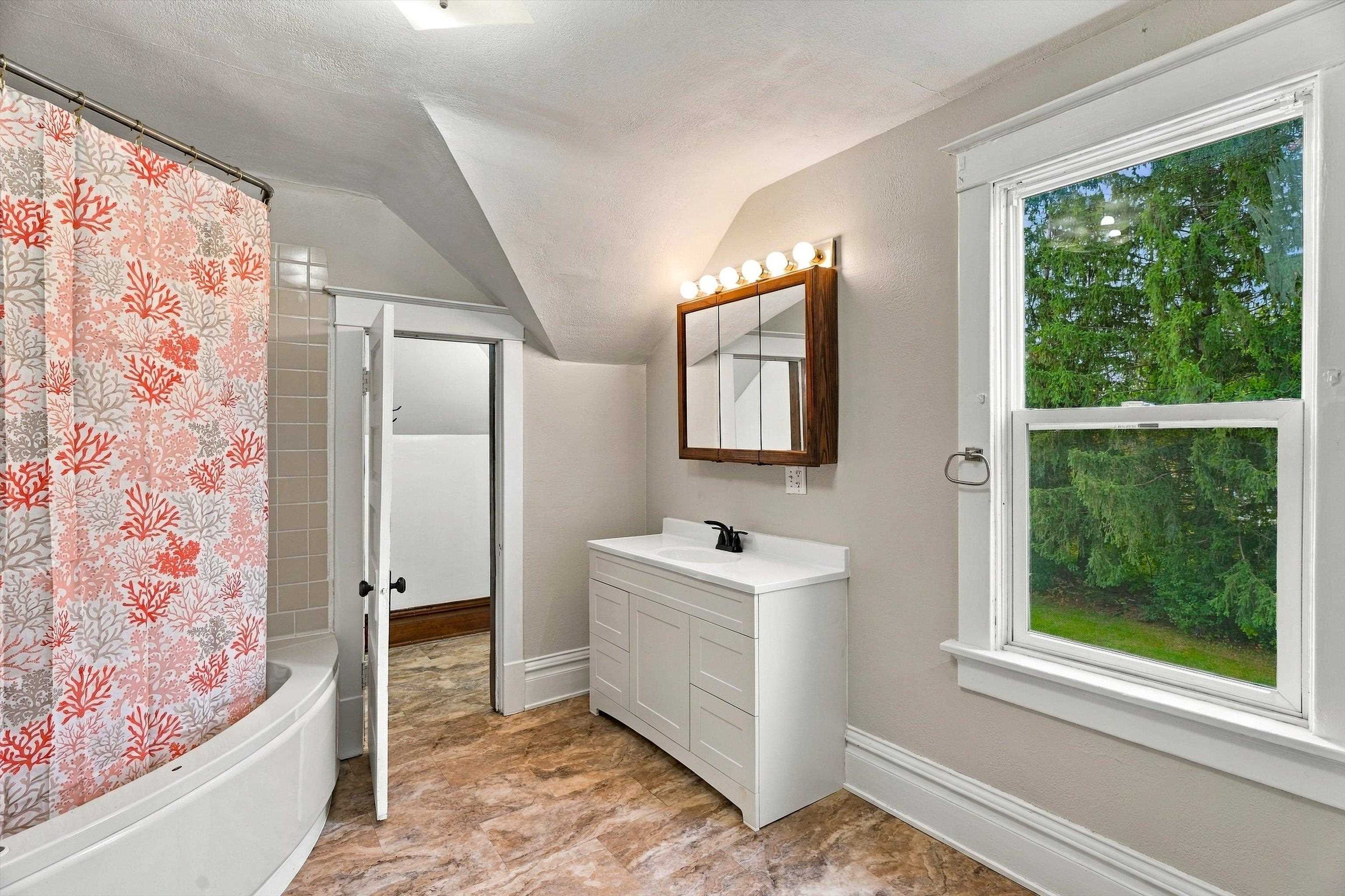 510 W BLODGETT STREET, Marshfield, Wisconsin 54449, 3 Bedrooms Bedrooms, ,2 BathroomsBathrooms,Residential,For Sale,510 W BLODGETT STREET,22604998