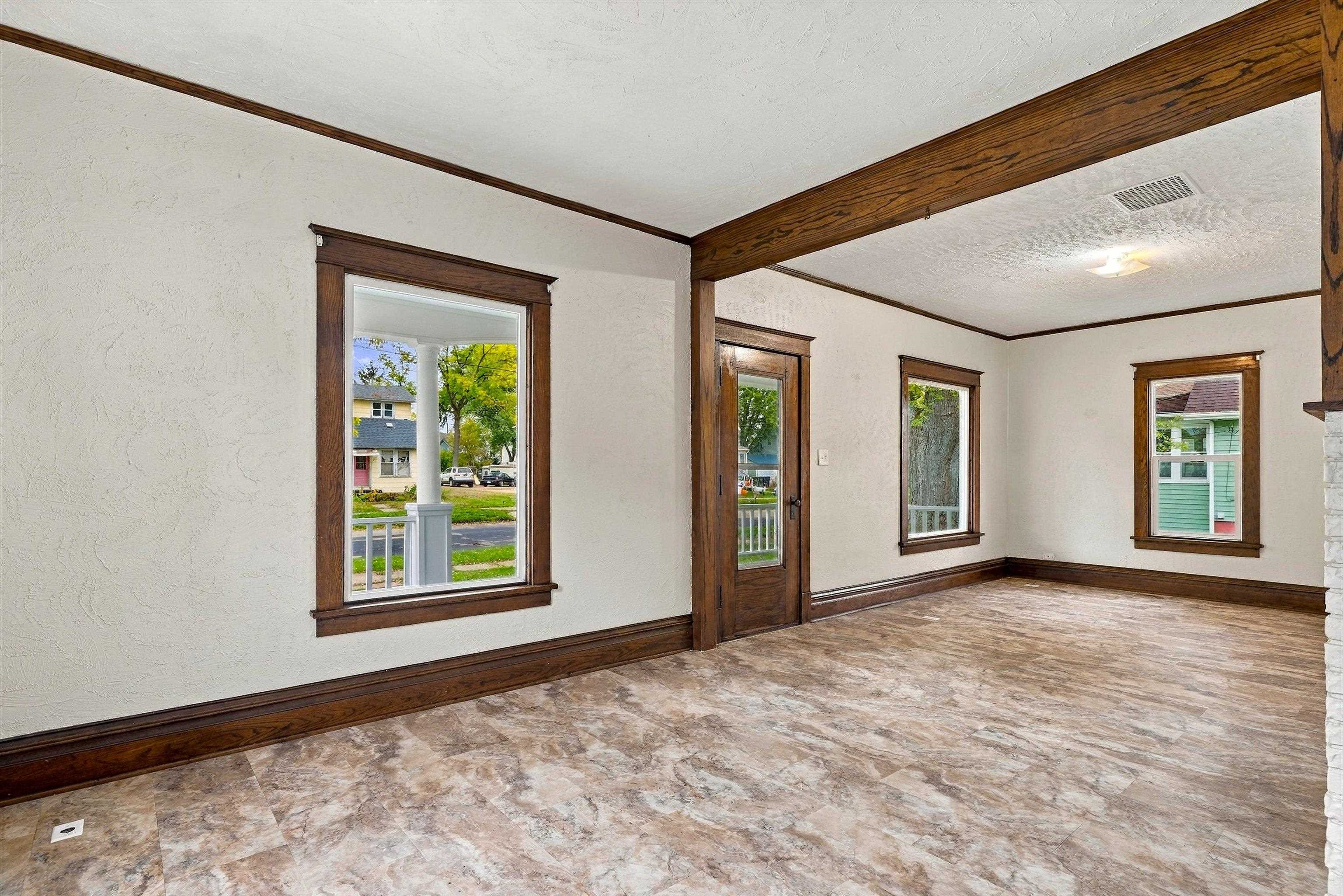 510 W BLODGETT STREET, Marshfield, Wisconsin 54449, 3 Bedrooms Bedrooms, ,2 BathroomsBathrooms,Residential,For Sale,510 W BLODGETT STREET,22604998