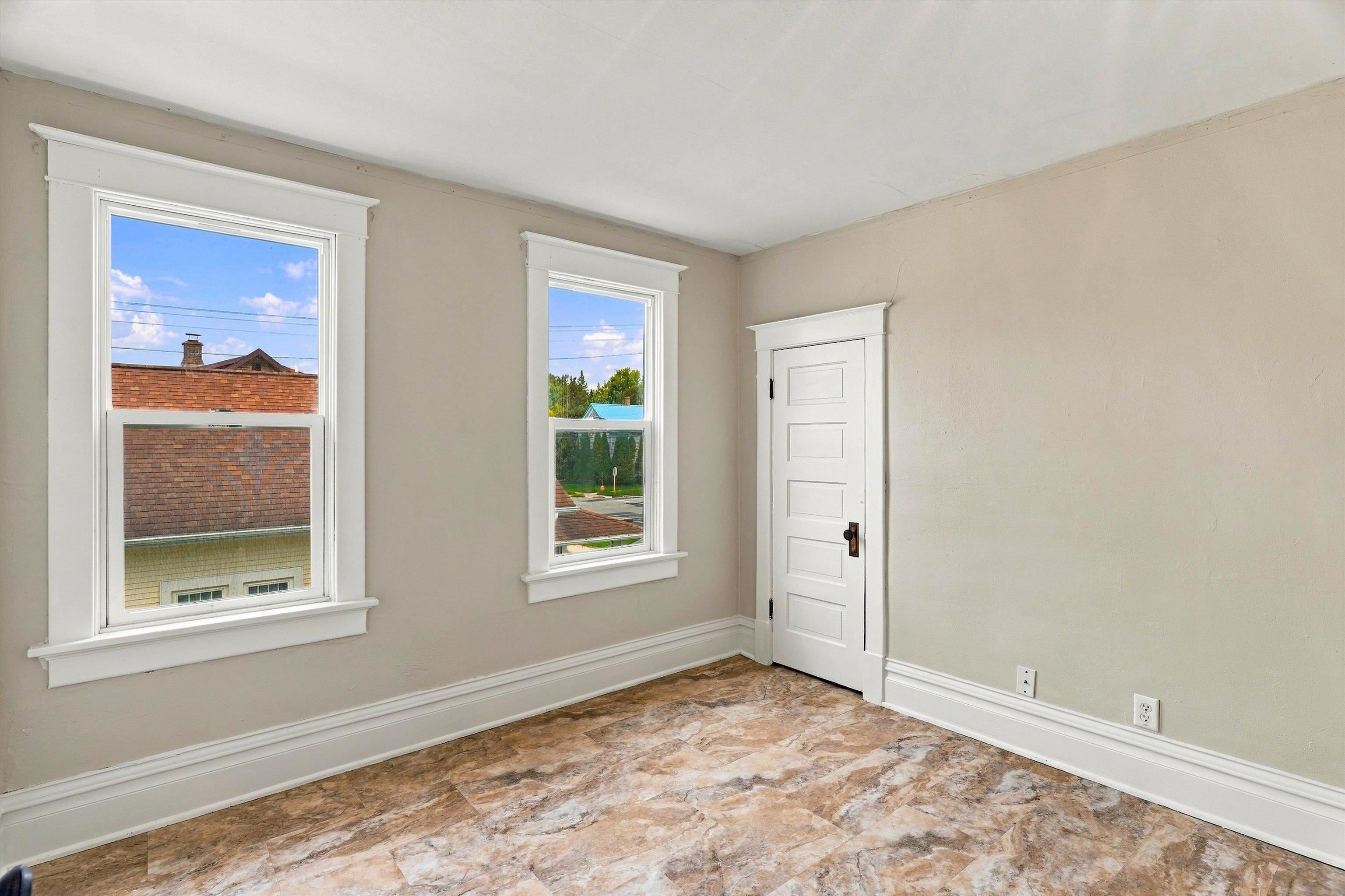 510 W BLODGETT STREET, Marshfield, Wisconsin 54449, 3 Bedrooms Bedrooms, ,2 BathroomsBathrooms,Residential,For Sale,510 W BLODGETT STREET,22604998