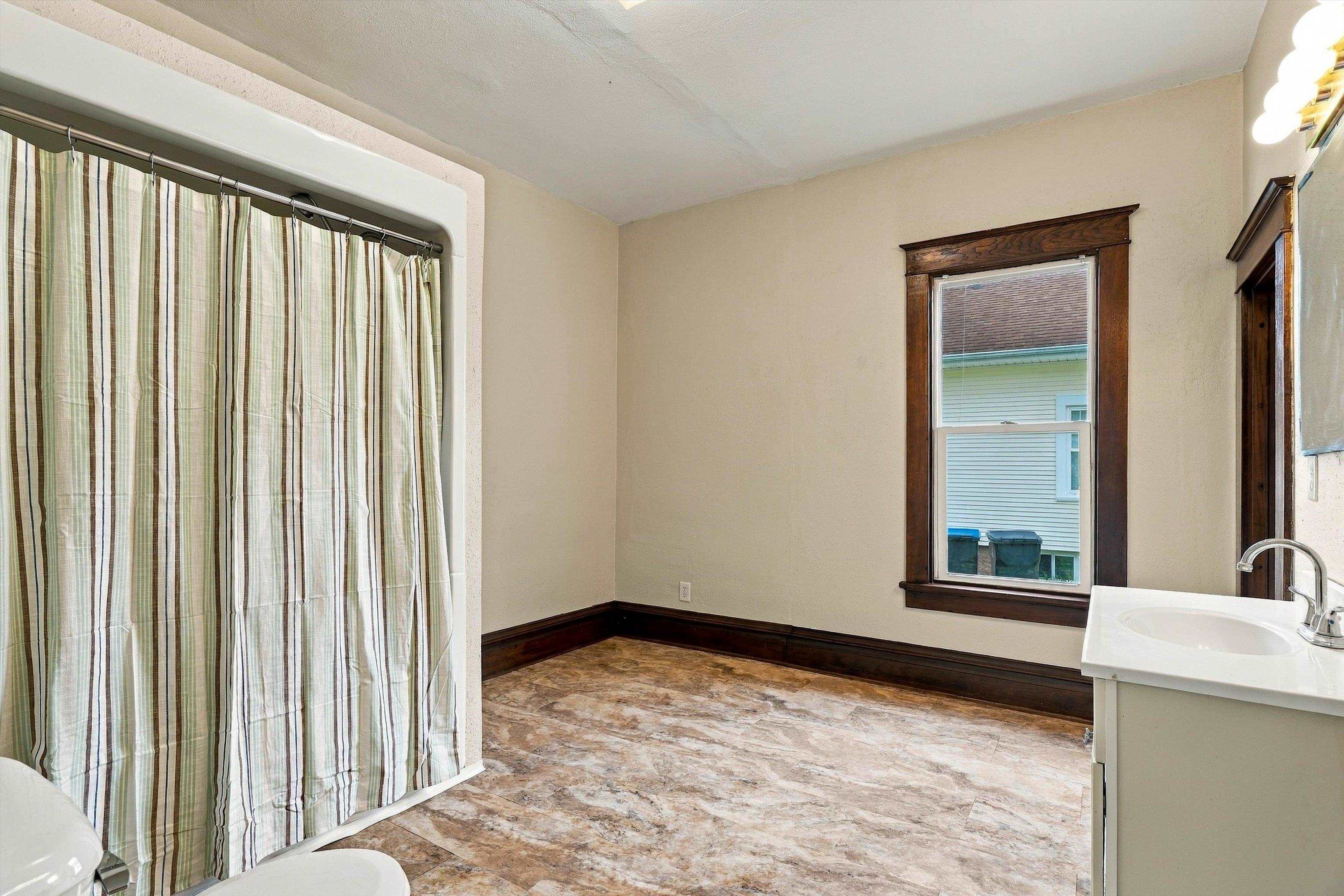 510 W BLODGETT STREET, Marshfield, Wisconsin 54449, 3 Bedrooms Bedrooms, ,2 BathroomsBathrooms,Residential,For Sale,510 W BLODGETT STREET,22604998
