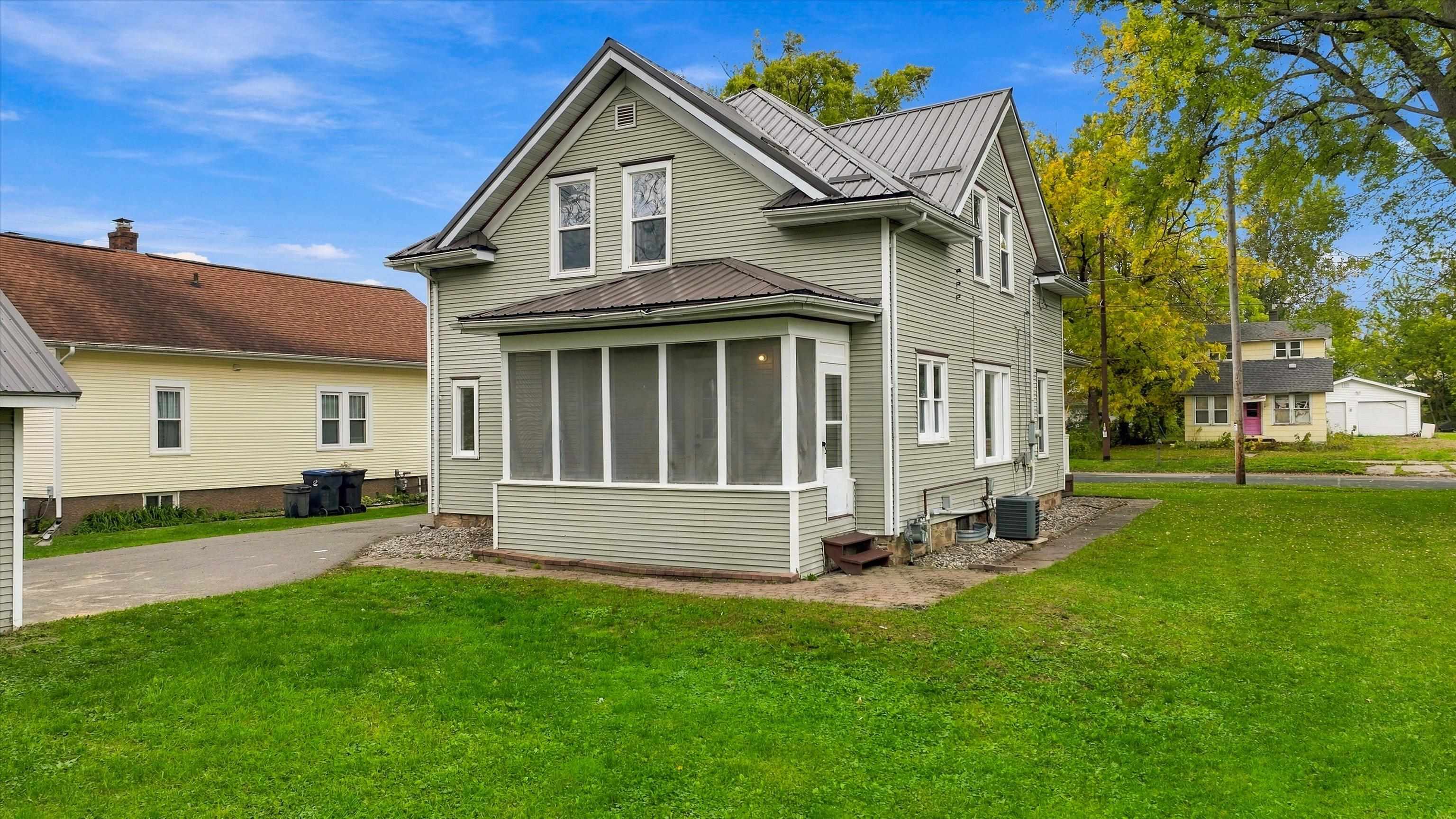 510 W BLODGETT STREET, Marshfield, Wisconsin 54449, 3 Bedrooms Bedrooms, ,2 BathroomsBathrooms,Residential,For Sale,510 W BLODGETT STREET,22604998