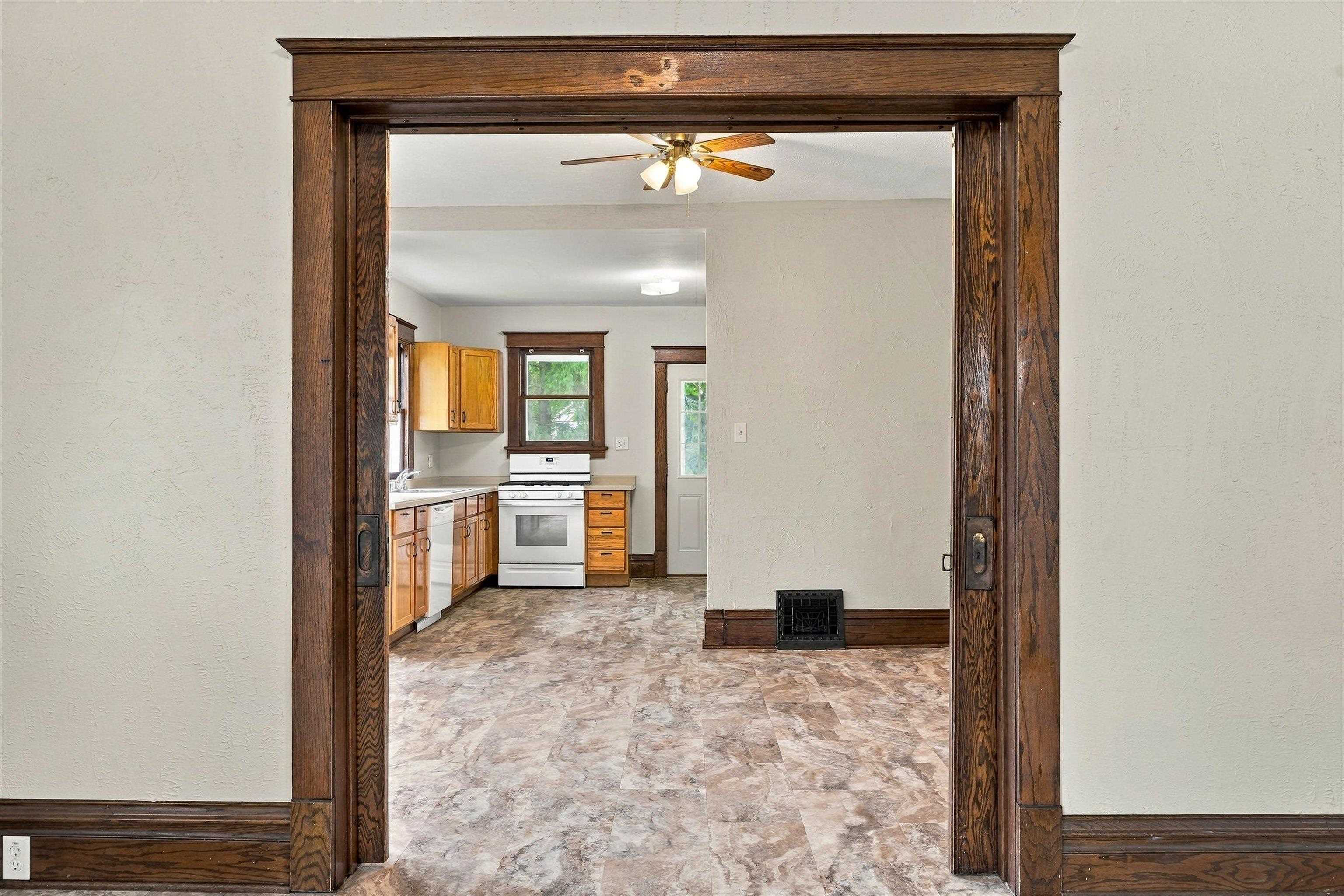 510 W BLODGETT STREET, Marshfield, Wisconsin 54449, 3 Bedrooms Bedrooms, ,2 BathroomsBathrooms,Residential,For Sale,510 W BLODGETT STREET,22604998