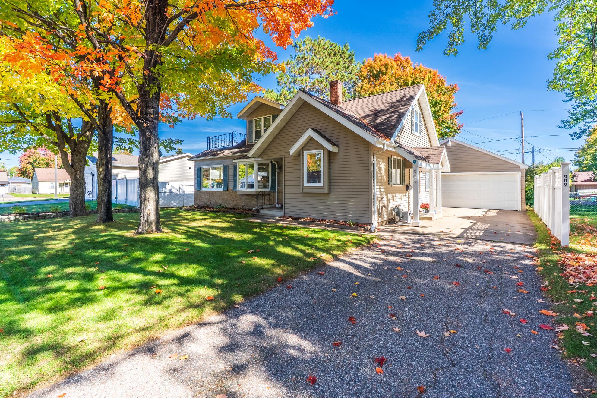 909 S 21ST AVENUE, Wausau, Wisconsin 54401, 3 Bedrooms Bedrooms, ,3 BathroomsBathrooms,Residential,For Sale,909 S 21ST AVENUE,22605005