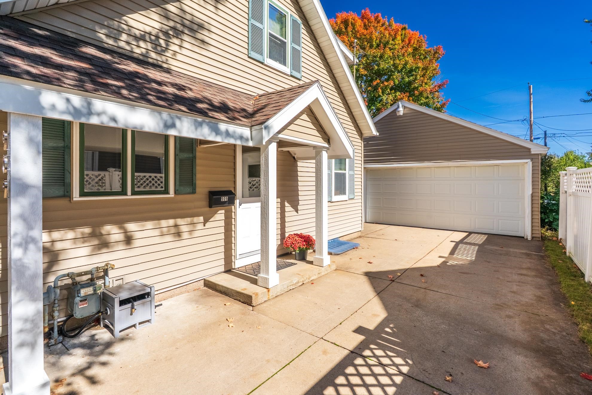 909 S 21ST AVENUE, Wausau, Wisconsin 54401, 3 Bedrooms Bedrooms, ,3 BathroomsBathrooms,Residential,For Sale,909 S 21ST AVENUE,22605005