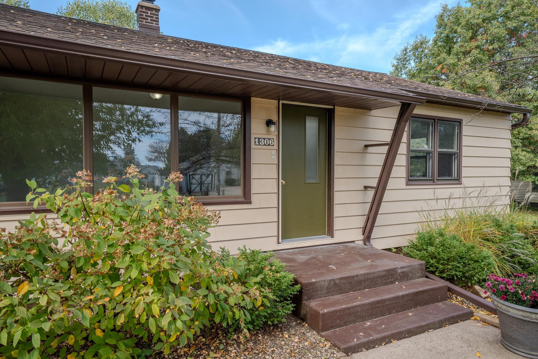 1306 S 13TH AVENUE, Wausau, Wisconsin 54401, 3 Bedrooms Bedrooms, ,1 BathroomBathrooms,Residential,For Sale,1306 S 13TH AVENUE,22605023