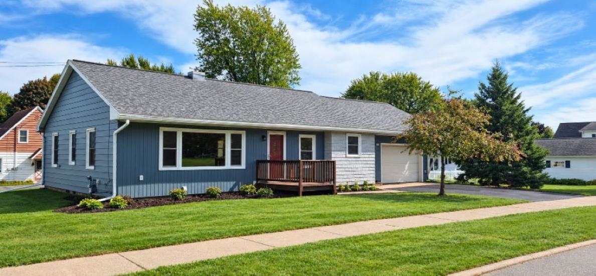 1111 N CHESTNUT AVENUE, Marshfield, Wisconsin 54449, 3 Bedrooms Bedrooms, ,2 BathroomsBathrooms,Residential,For Sale,1111 N CHESTNUT AVENUE,22605025