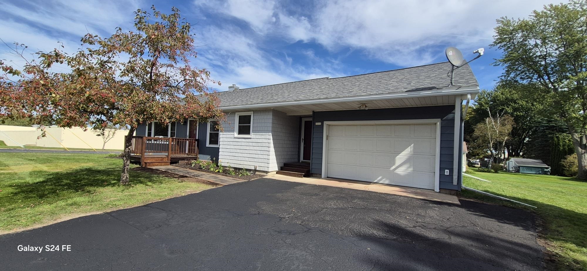 1111 N CHESTNUT AVENUE, Marshfield, Wisconsin 54449, 3 Bedrooms Bedrooms, ,2 BathroomsBathrooms,Residential,For Sale,1111 N CHESTNUT AVENUE,22605025
