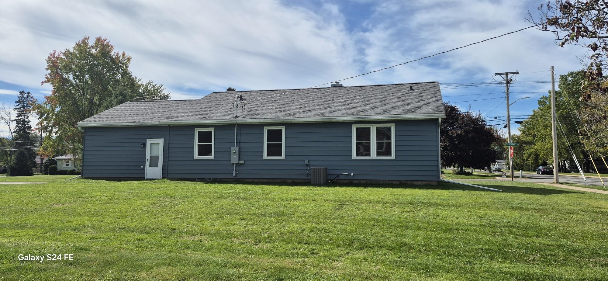 1111 N CHESTNUT AVENUE, Marshfield, Wisconsin 54449, 3 Bedrooms Bedrooms, ,2 BathroomsBathrooms,Residential,For Sale,1111 N CHESTNUT AVENUE,22605025