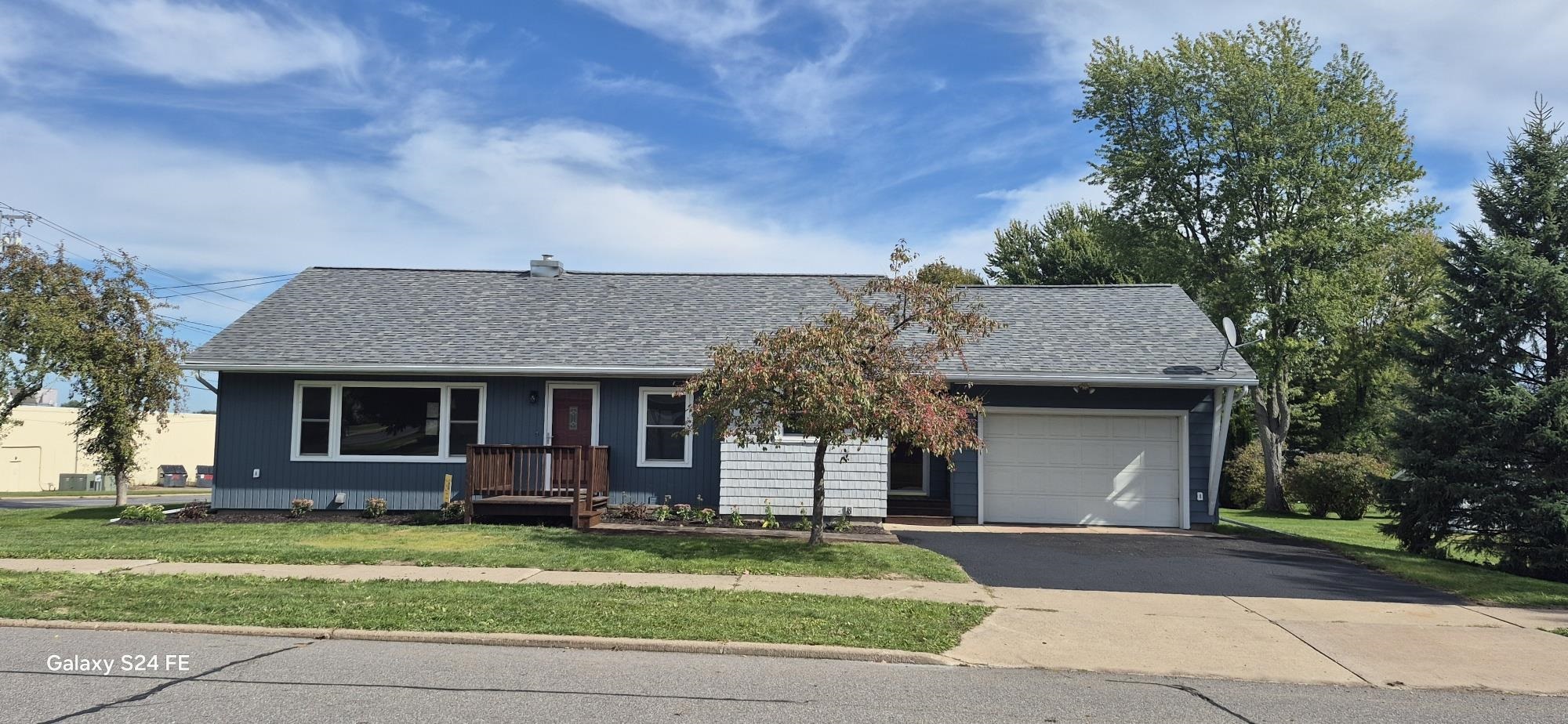 1111 N CHESTNUT AVENUE, Marshfield, Wisconsin 54449, 3 Bedrooms Bedrooms, ,2 BathroomsBathrooms,Residential,For Sale,1111 N CHESTNUT AVENUE,22605025
