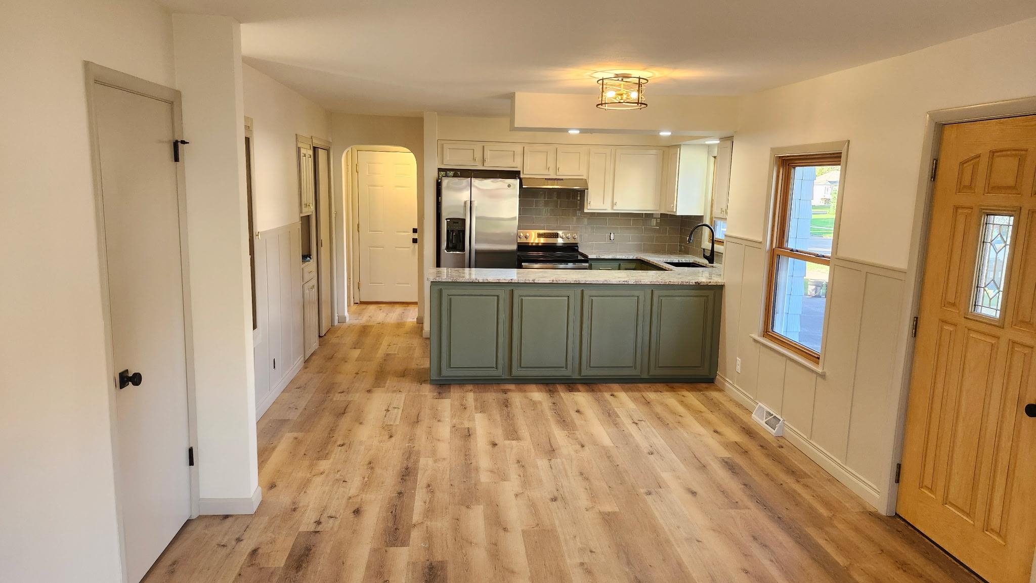 1111 N CHESTNUT AVENUE, Marshfield, Wisconsin 54449, 3 Bedrooms Bedrooms, ,2 BathroomsBathrooms,Residential,For Sale,1111 N CHESTNUT AVENUE,22605025