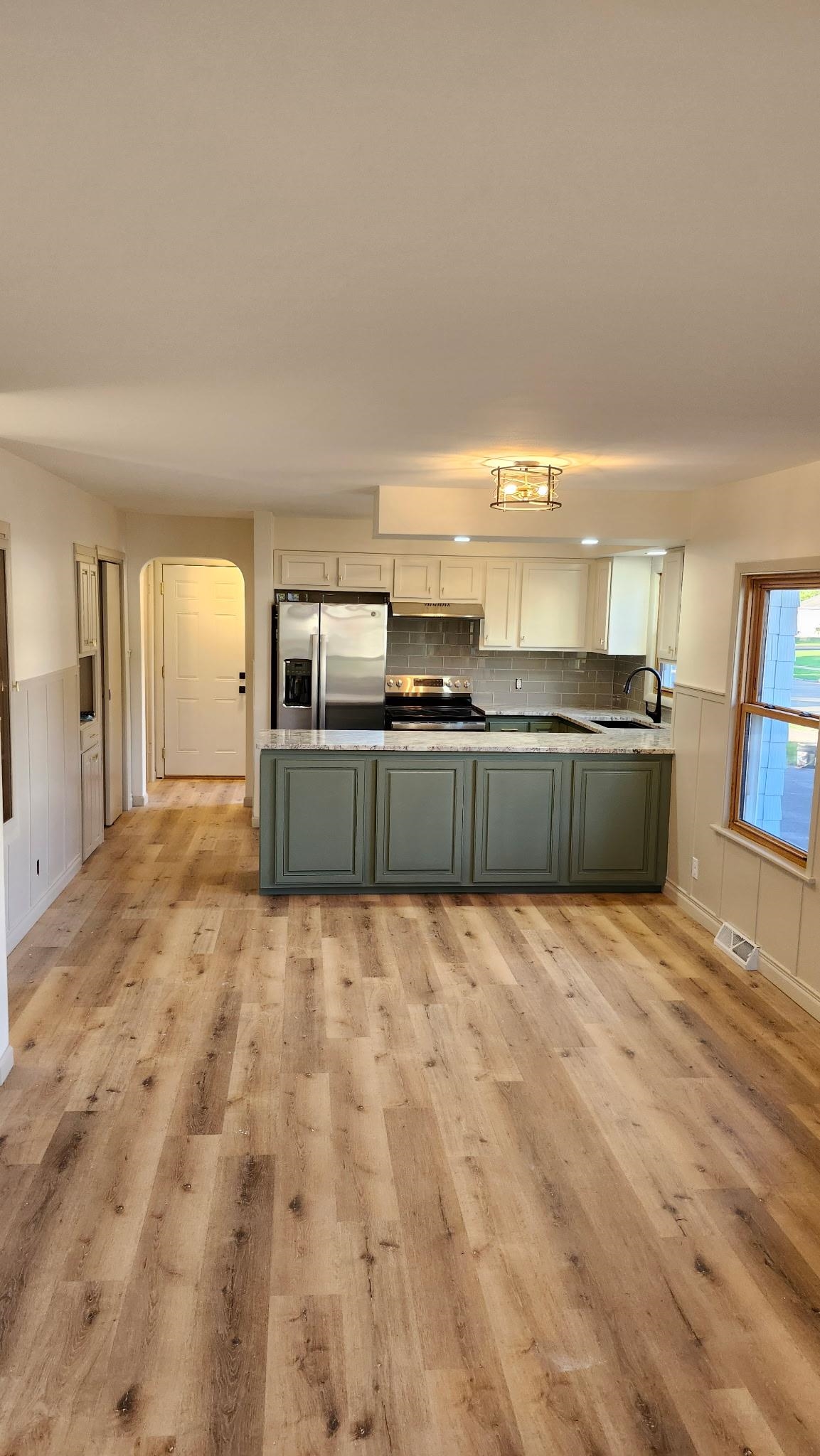 1111 N CHESTNUT AVENUE, Marshfield, Wisconsin 54449, 3 Bedrooms Bedrooms, ,2 BathroomsBathrooms,Residential,For Sale,1111 N CHESTNUT AVENUE,22605025