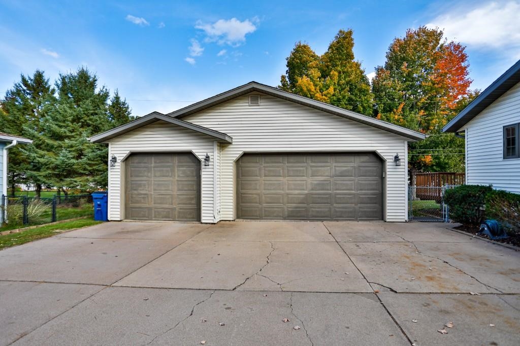 1433 N 16TH AVENUE, Wausau, Wisconsin 54401, 3 Bedrooms Bedrooms, ,2 BathroomsBathrooms,Residential,For Sale,1433 N 16TH AVENUE,22605090