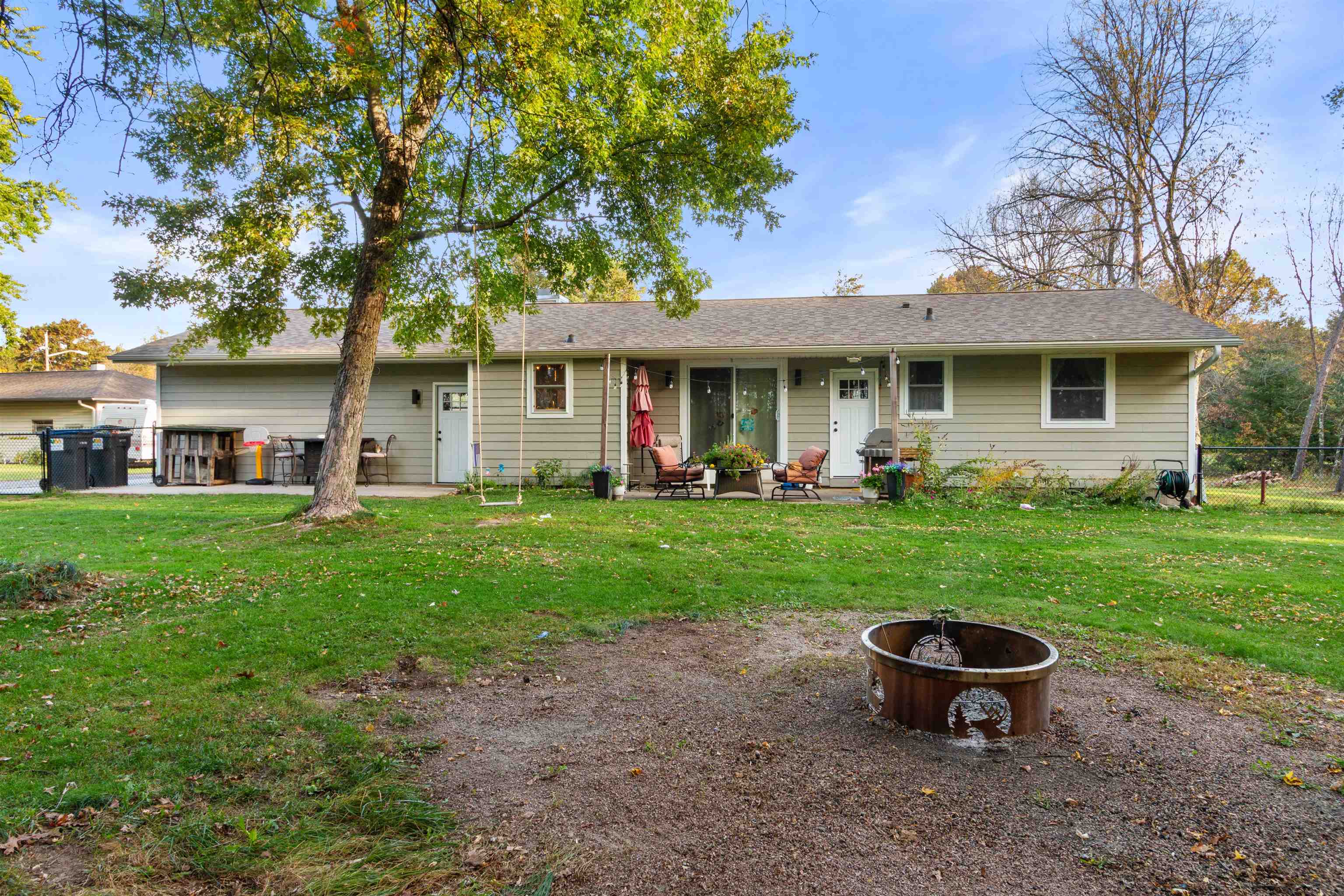 6640 S PARK DRIVE, Wisconsin Rapids, Wisconsin 54494, 4 Bedrooms Bedrooms, ,1 BathroomBathrooms,Residential,For Sale,6640 S PARK DRIVE,22605119