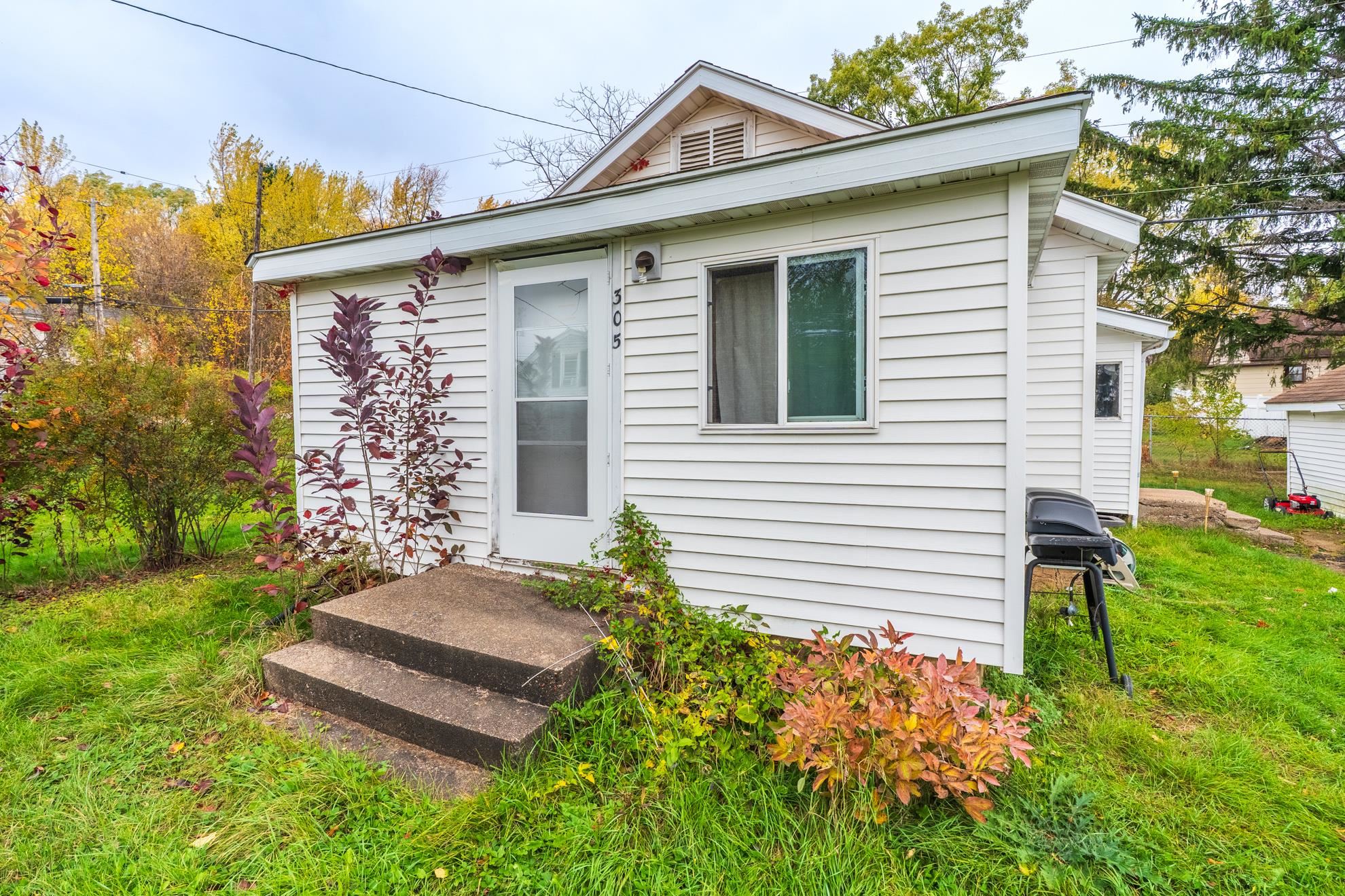 305 12TH AVENUE SOUTH, Wausau, Wisconsin 54401, 1 Bedroom Bedrooms, ,1 BathroomBathrooms,Residential,For Sale,305 12TH AVENUE SOUTH,22605128
