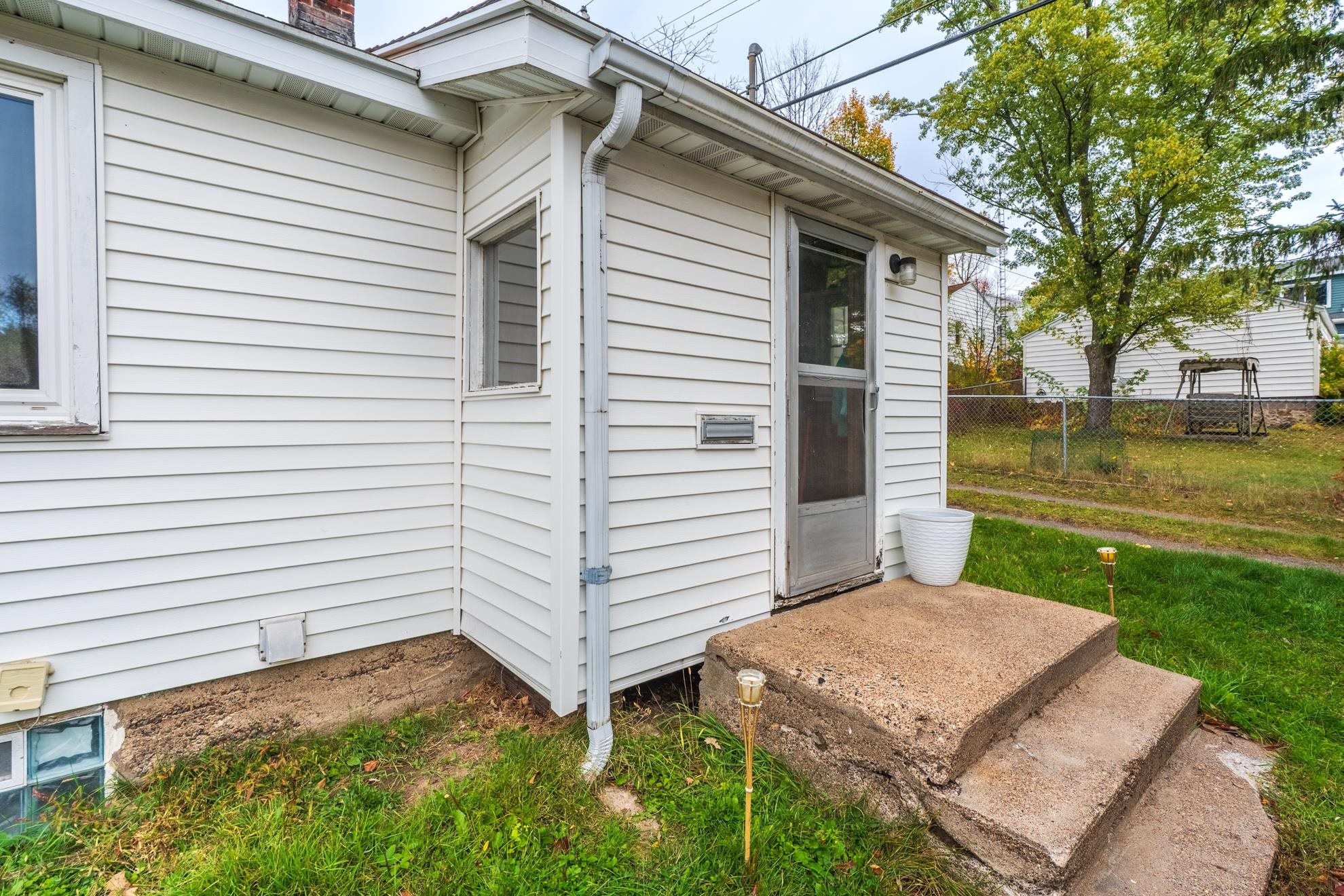 305 12TH AVENUE SOUTH, Wausau, Wisconsin 54401, 1 Bedroom Bedrooms, ,1 BathroomBathrooms,Residential,For Sale,305 12TH AVENUE SOUTH,22605128