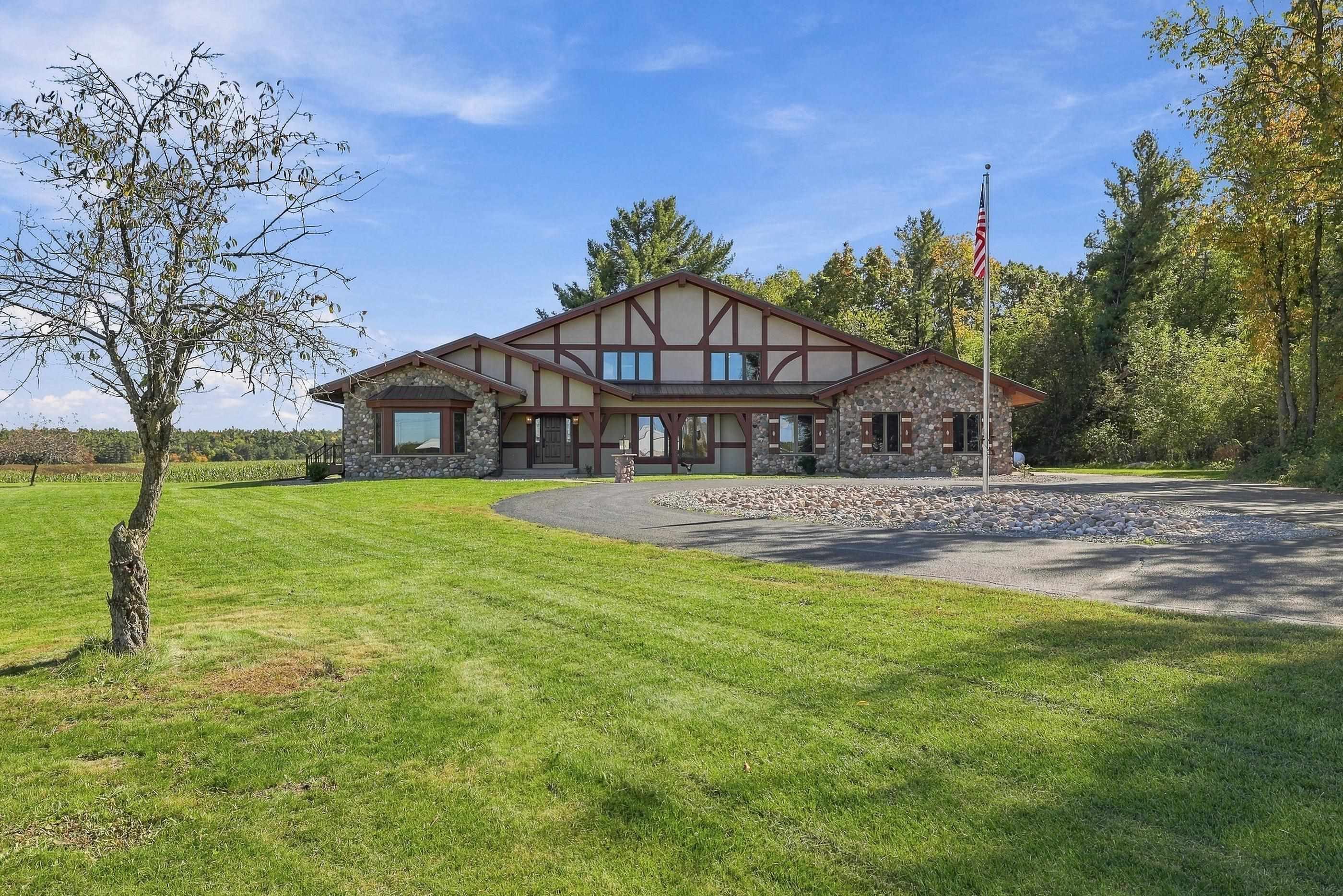 1943 COUNTY ROAD A N, Amherst Junction, Wisconsin 54407, 4 Bedrooms Bedrooms, ,3 BathroomsBathrooms,Residential,For Sale,1943 COUNTY ROAD A N,22605137