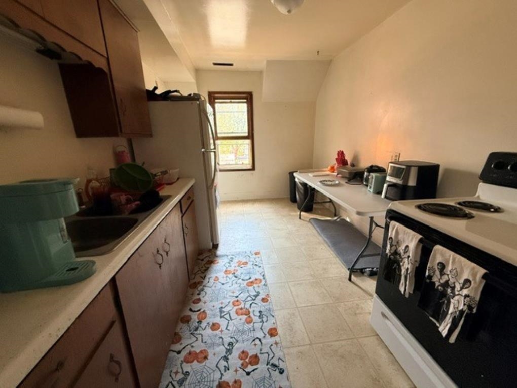 409 PIER STREET, Merrill, Wisconsin 54452, 2 Bedrooms Bedrooms, 6 Rooms Rooms,1 BathroomBathrooms,Multi-family,For Sale,409 PIER STREET,22605148