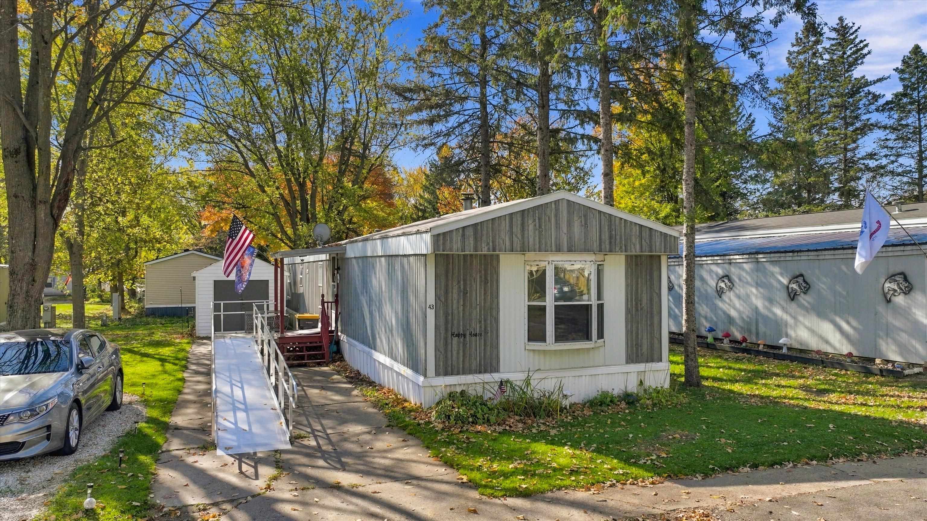 1407 N PEACH AVENUE, Marshfield, Wisconsin 54449, 3 Bedrooms Bedrooms, ,2 BathroomsBathrooms,Residential,For Sale,1407 N PEACH AVENUE,22605149