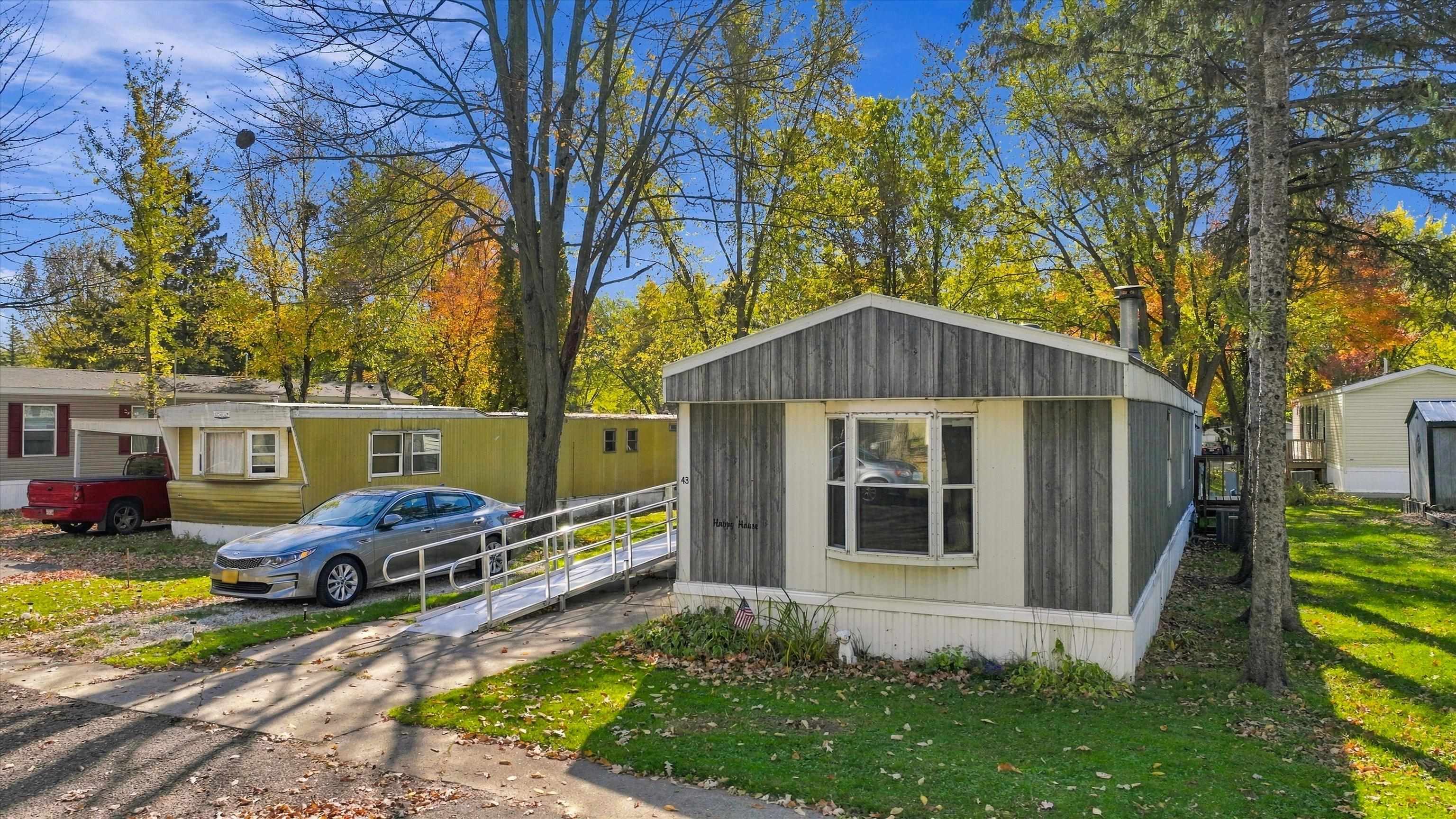 1407 N PEACH AVENUE, Marshfield, Wisconsin 54449, 3 Bedrooms Bedrooms, ,2 BathroomsBathrooms,Residential,For Sale,1407 N PEACH AVENUE,22605149