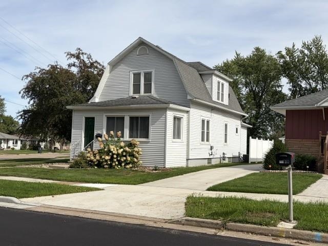 713 N MAPLE AVENUE, Marshfield, Wisconsin 54449, 4 Bedrooms Bedrooms, ,2 BathroomsBathrooms,Residential,For Sale,713 N MAPLE AVENUE,22605151