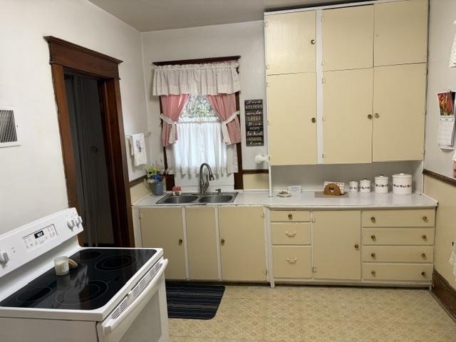 713 N MAPLE AVENUE, Marshfield, Wisconsin 54449, 4 Bedrooms Bedrooms, ,2 BathroomsBathrooms,Residential,For Sale,713 N MAPLE AVENUE,22605151