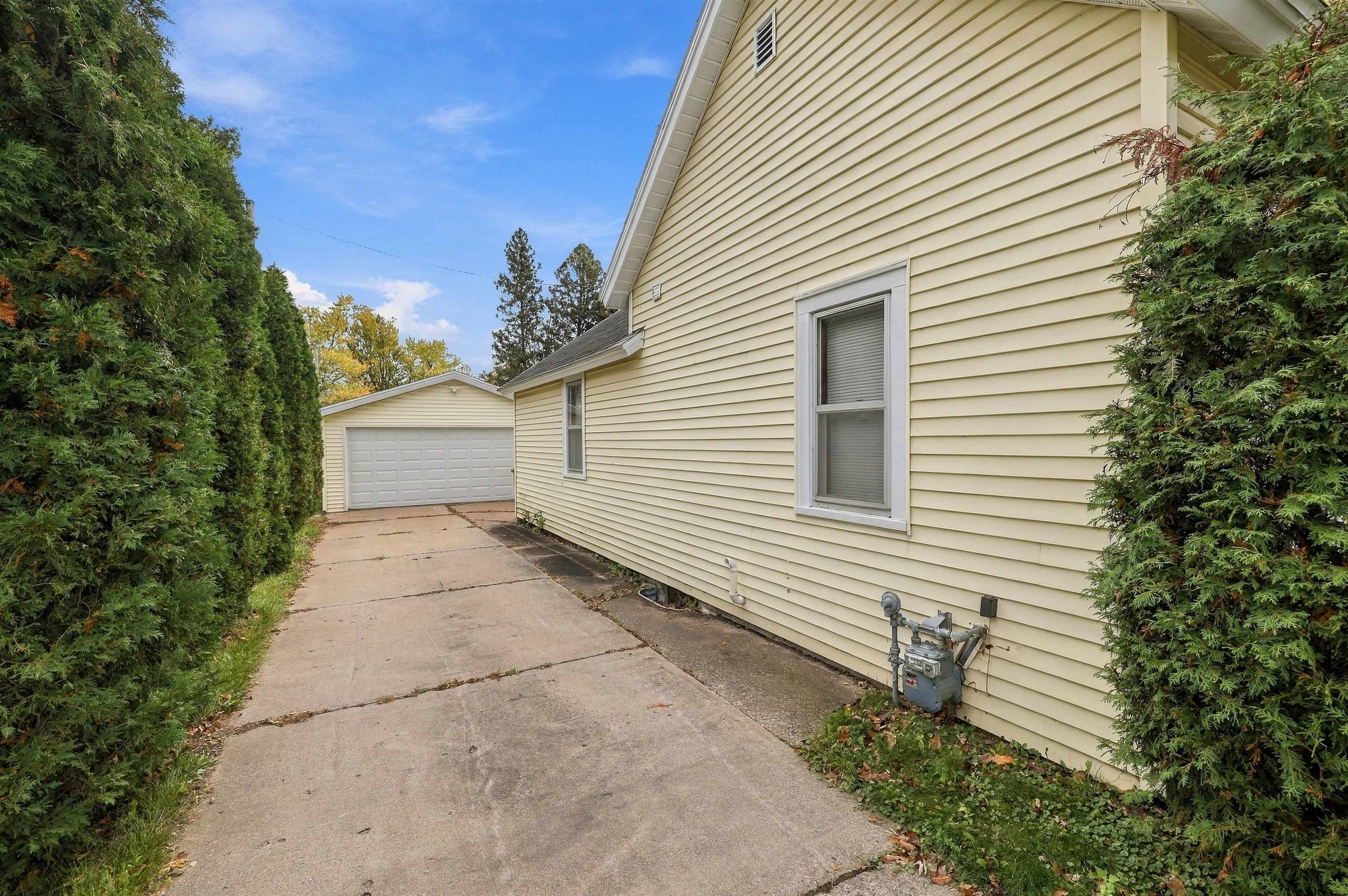 2217 ILLINOIS AVENUE, Stevens Point, Wisconsin 54481, 2 Bedrooms Bedrooms, ,1 BathroomBathrooms,Residential,For Sale,2217 ILLINOIS AVENUE,22605155
