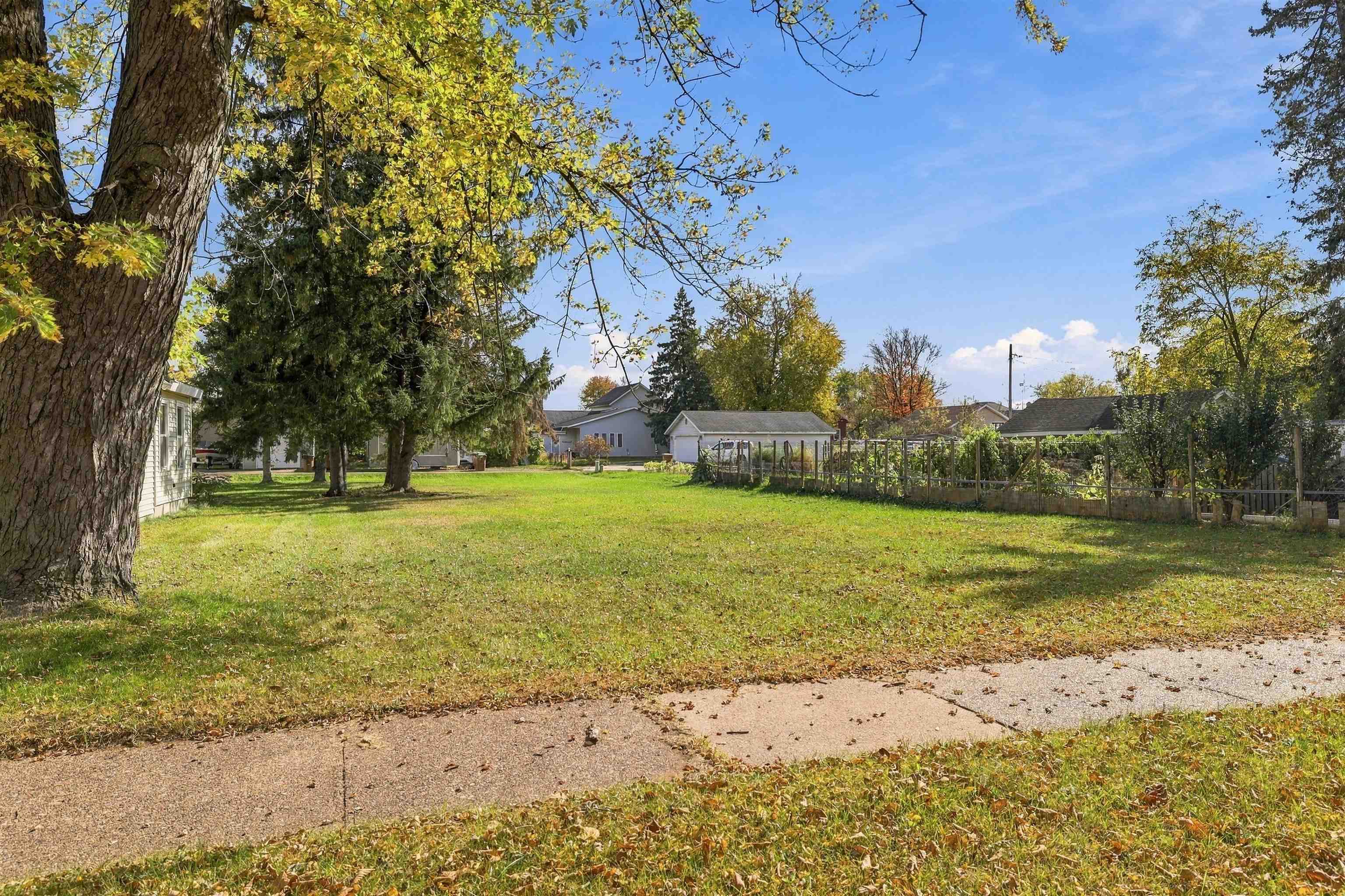 2217 ILLINOIS AVENUE, Stevens Point, Wisconsin 54481, 2 Bedrooms Bedrooms, ,1 BathroomBathrooms,Residential,For Sale,2217 ILLINOIS AVENUE,22605155