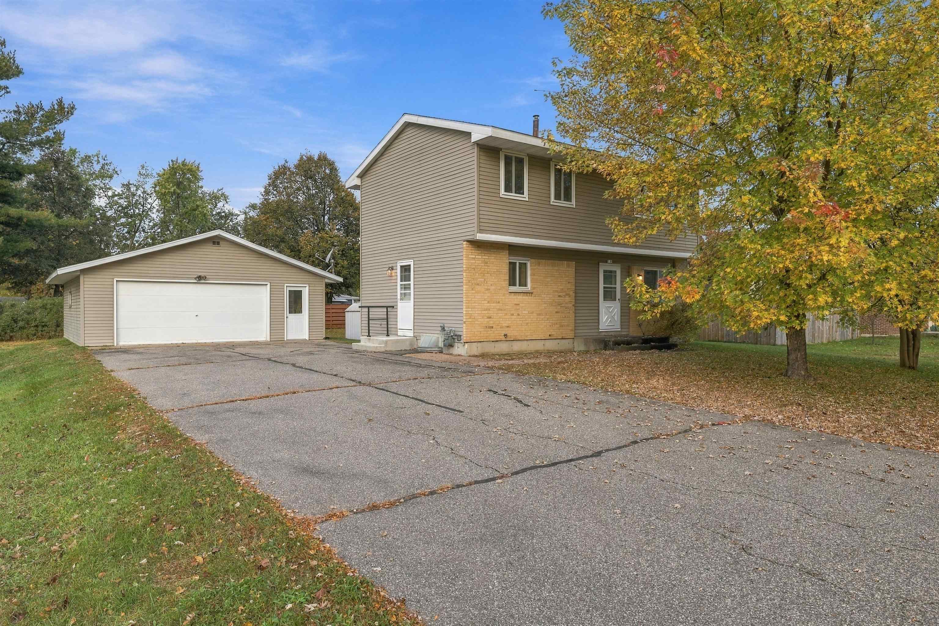 3298 LINDBERGH AVENUE, Stevens Point, Wisconsin 54481, 4 Bedrooms Bedrooms, ,1 BathroomBathrooms,Residential,For Sale,3298 LINDBERGH AVENUE,22605157
