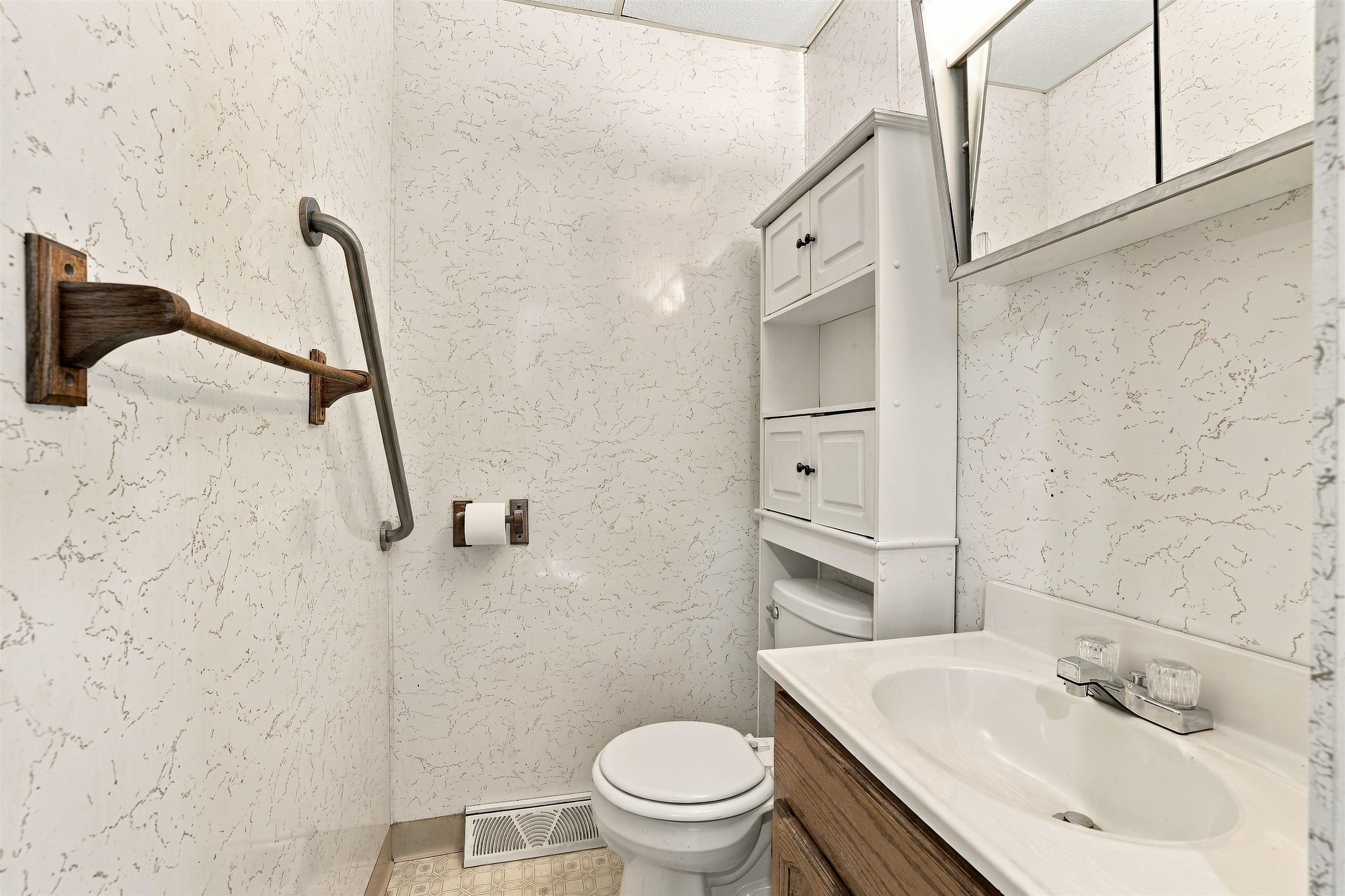 3298 LINDBERGH AVENUE, Stevens Point, Wisconsin 54481, 4 Bedrooms Bedrooms, ,1 BathroomBathrooms,Residential,For Sale,3298 LINDBERGH AVENUE,22605157