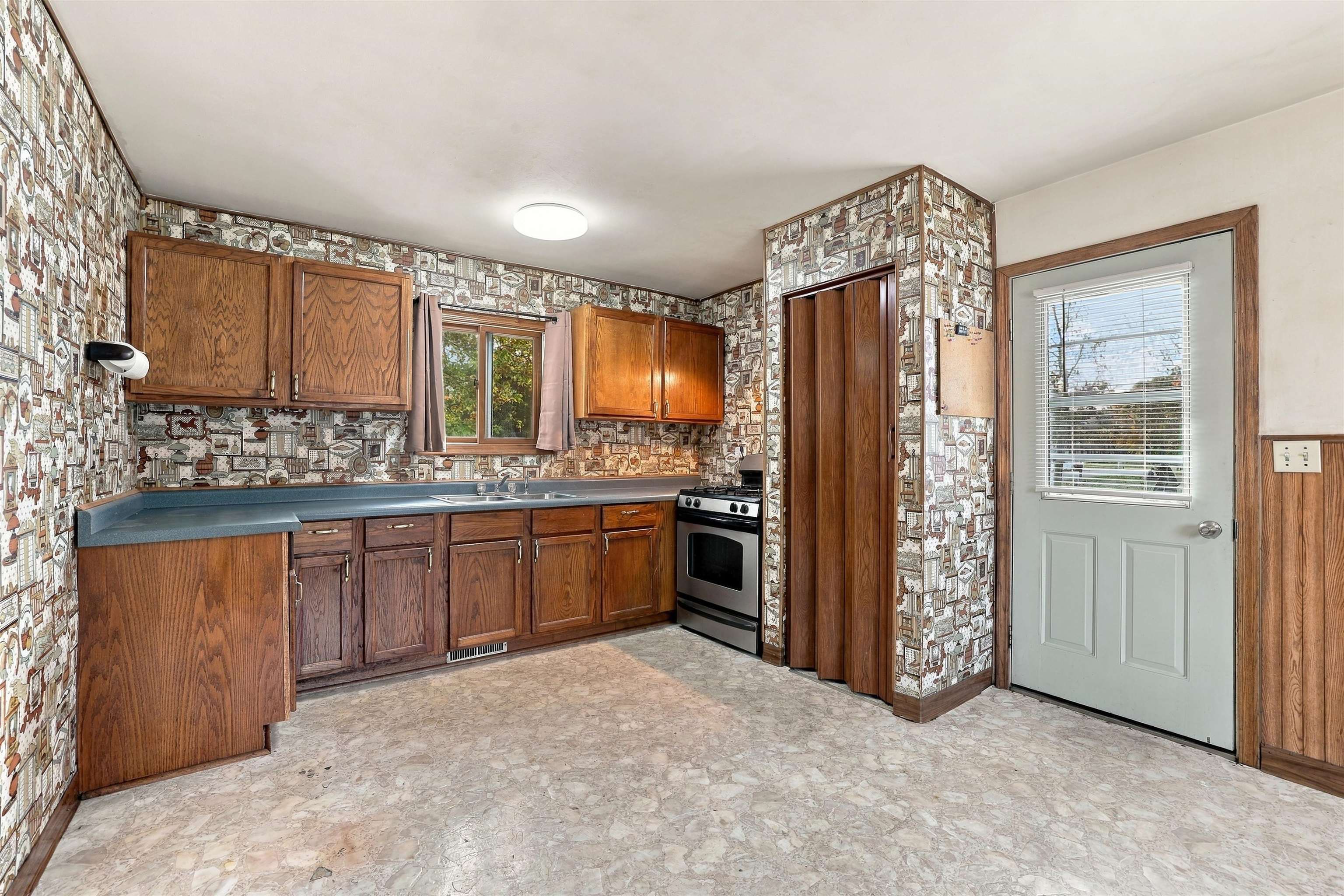 3298 LINDBERGH AVENUE, Stevens Point, Wisconsin 54481, 4 Bedrooms Bedrooms, ,1 BathroomBathrooms,Residential,For Sale,3298 LINDBERGH AVENUE,22605157