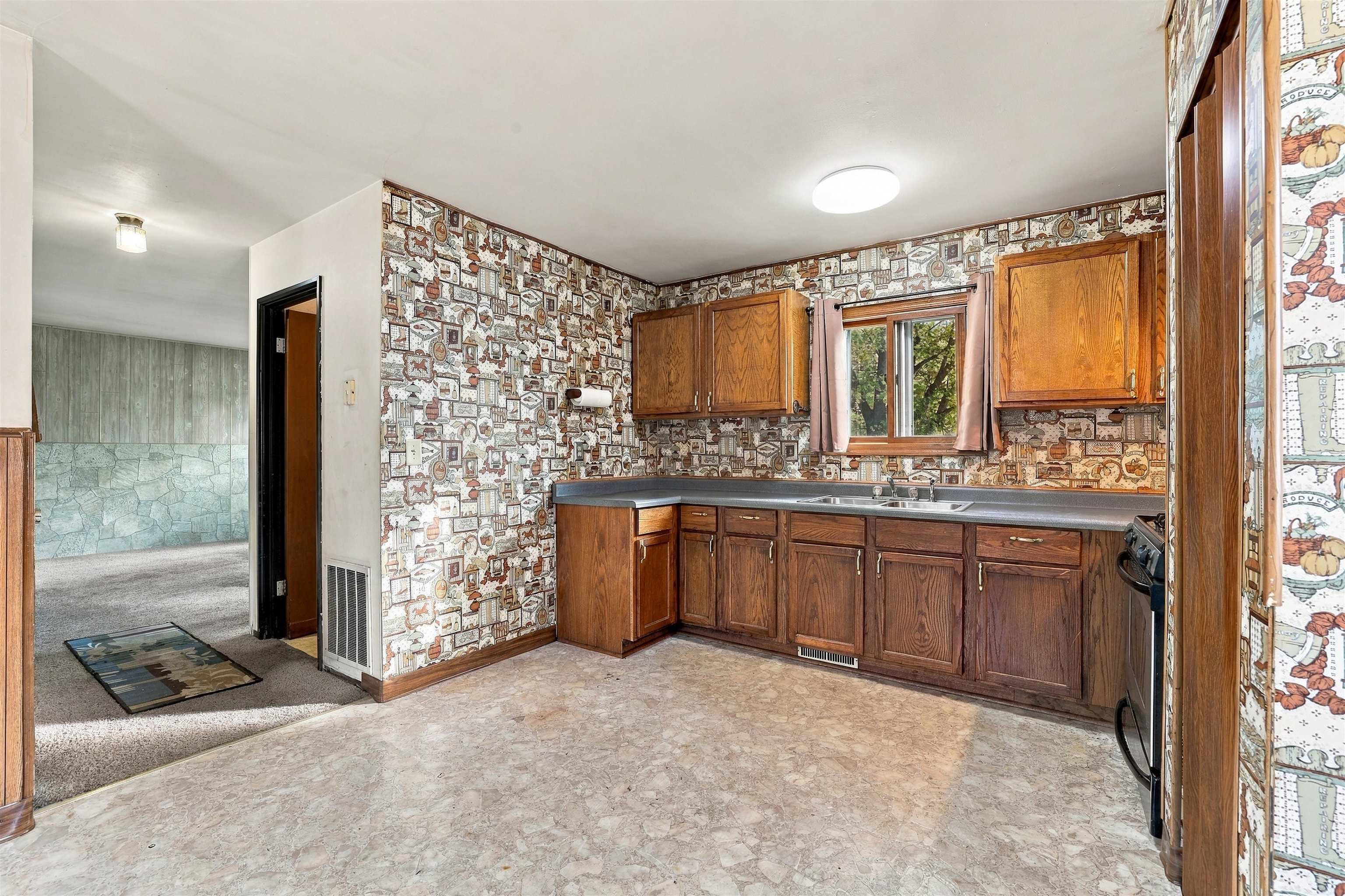 3298 LINDBERGH AVENUE, Stevens Point, Wisconsin 54481, 4 Bedrooms Bedrooms, ,1 BathroomBathrooms,Residential,For Sale,3298 LINDBERGH AVENUE,22605157