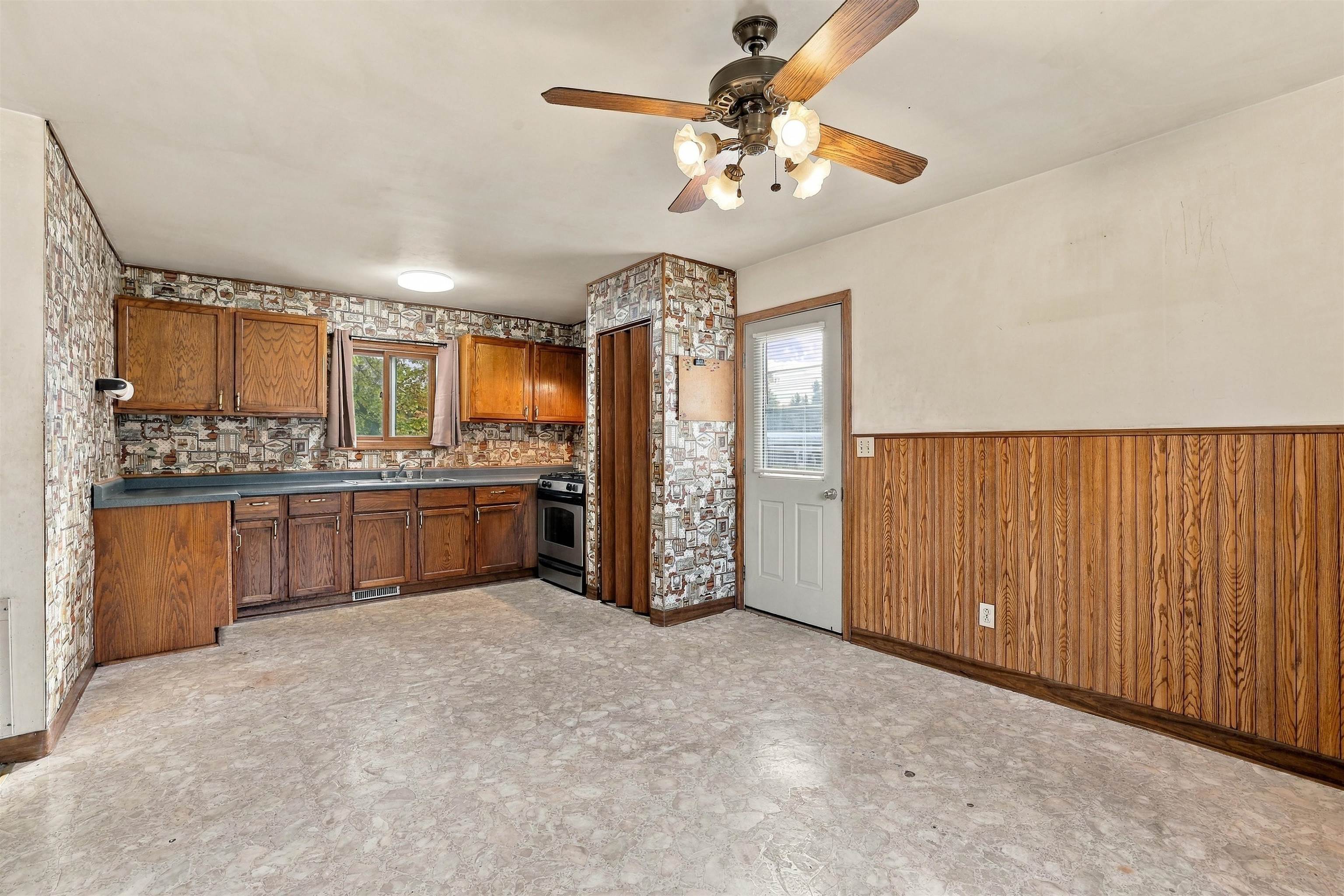 3298 LINDBERGH AVENUE, Stevens Point, Wisconsin 54481, 4 Bedrooms Bedrooms, ,1 BathroomBathrooms,Residential,For Sale,3298 LINDBERGH AVENUE,22605157