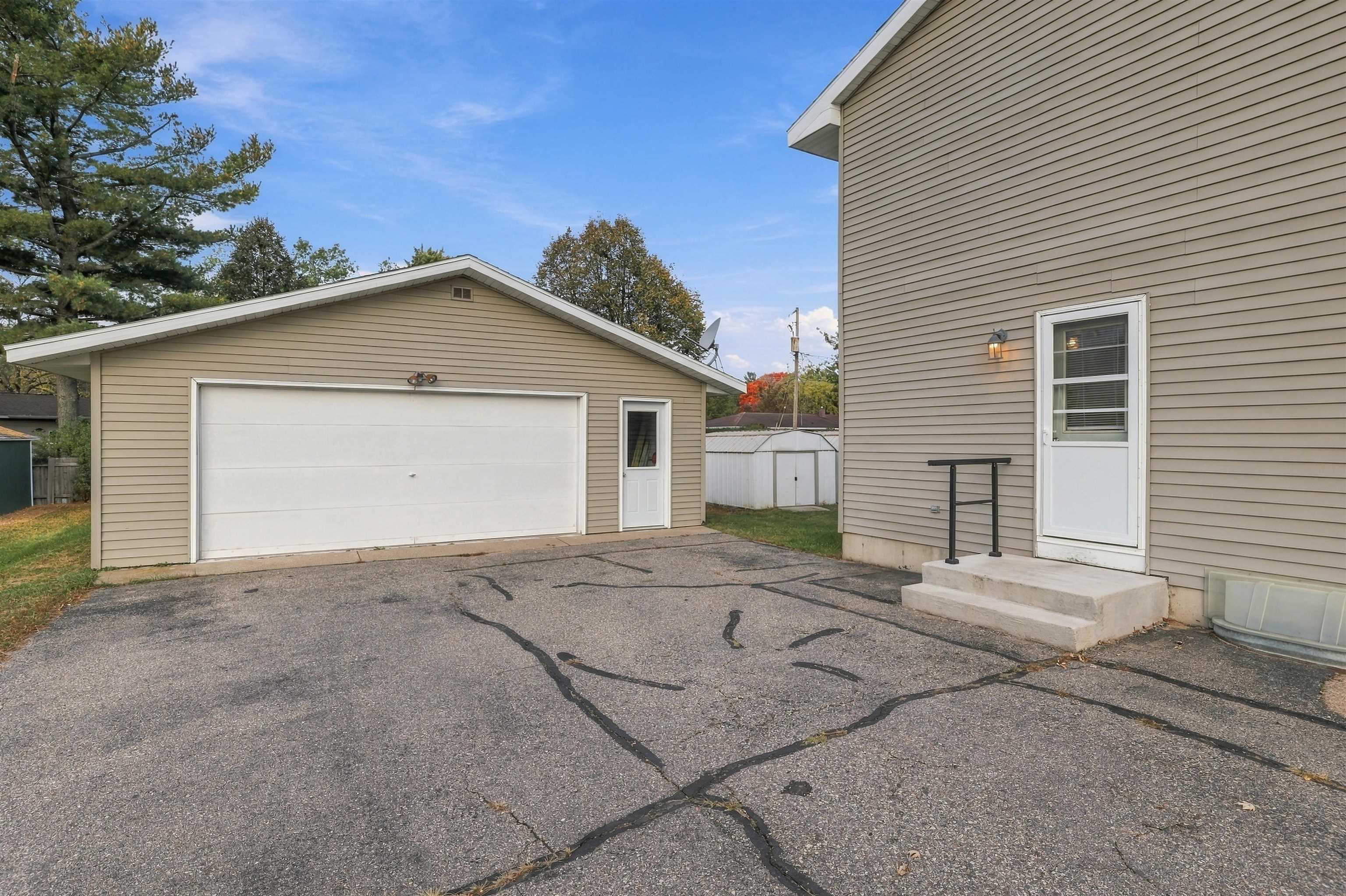 3298 LINDBERGH AVENUE, Stevens Point, Wisconsin 54481, 4 Bedrooms Bedrooms, ,1 BathroomBathrooms,Residential,For Sale,3298 LINDBERGH AVENUE,22605157