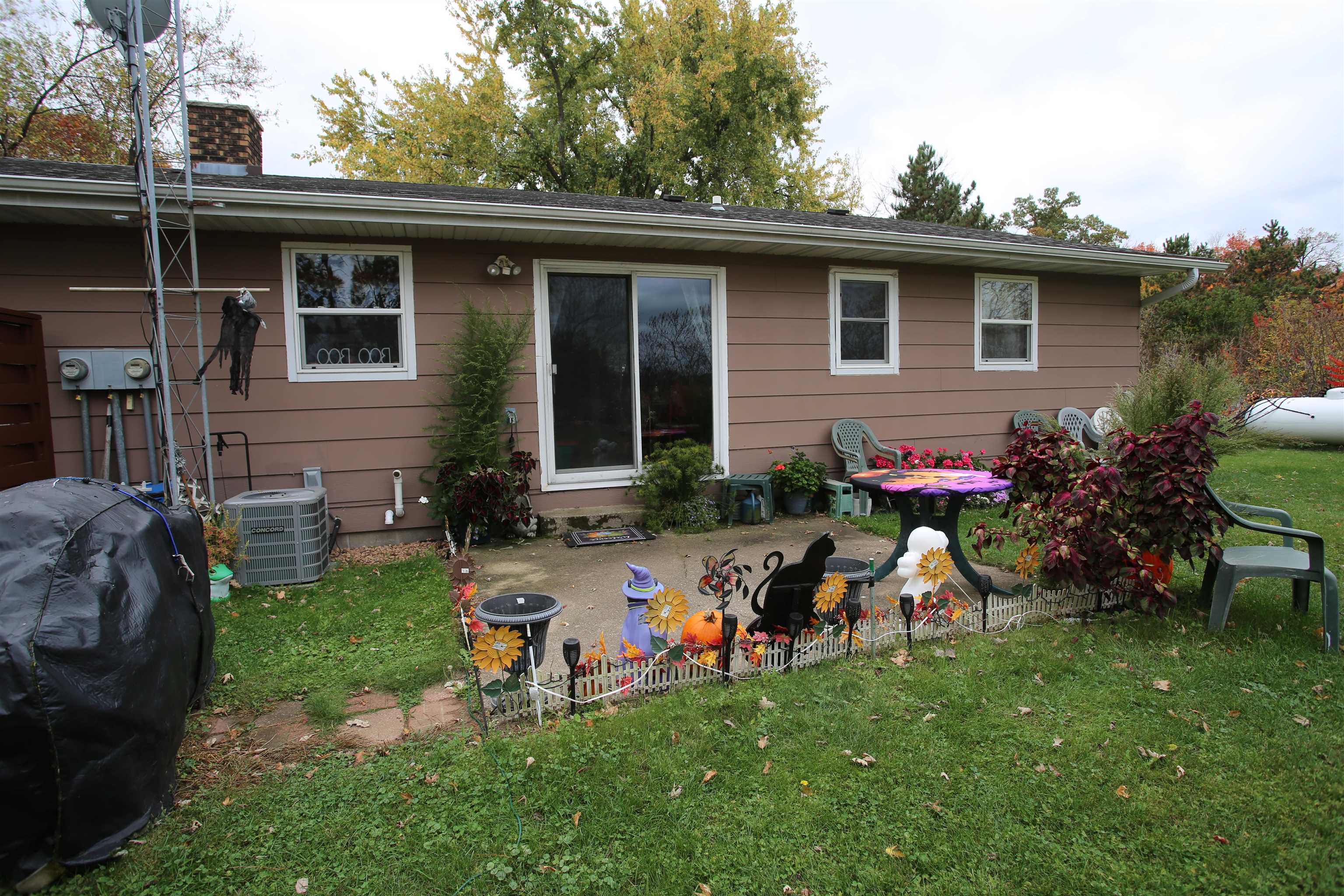 8738 OLD HIGHWAY 18, Amherst, Wisconsin 54406, 2 Bedrooms Bedrooms, 5 Rooms Rooms,1 BathroomBathrooms,Multi-family,For Sale,8738 OLD HIGHWAY 18,22605160