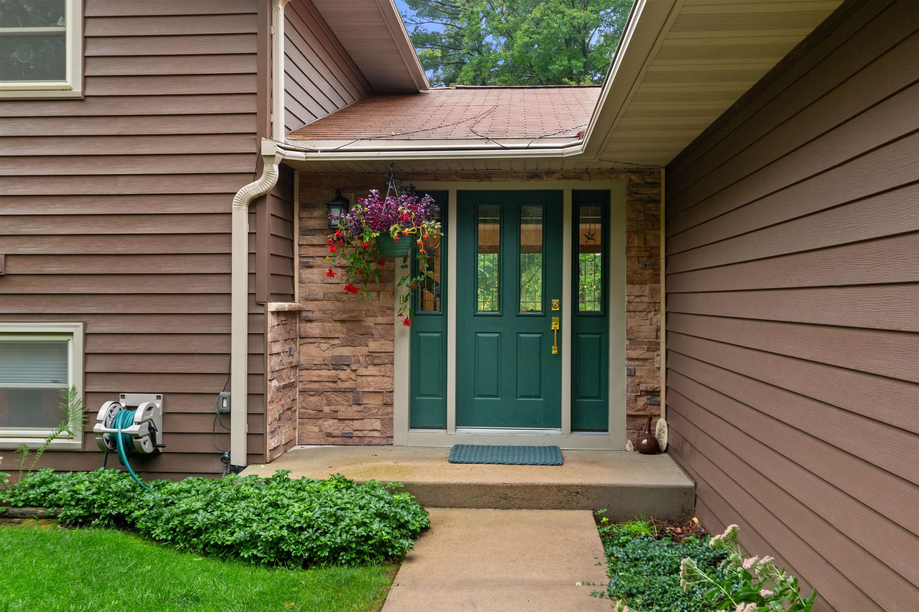 2311 RAINBOW DRIVE, Plover, Wisconsin 54467, 4 Bedrooms Bedrooms, ,3 BathroomsBathrooms,Residential,For Sale,2311 RAINBOW DRIVE,22605187