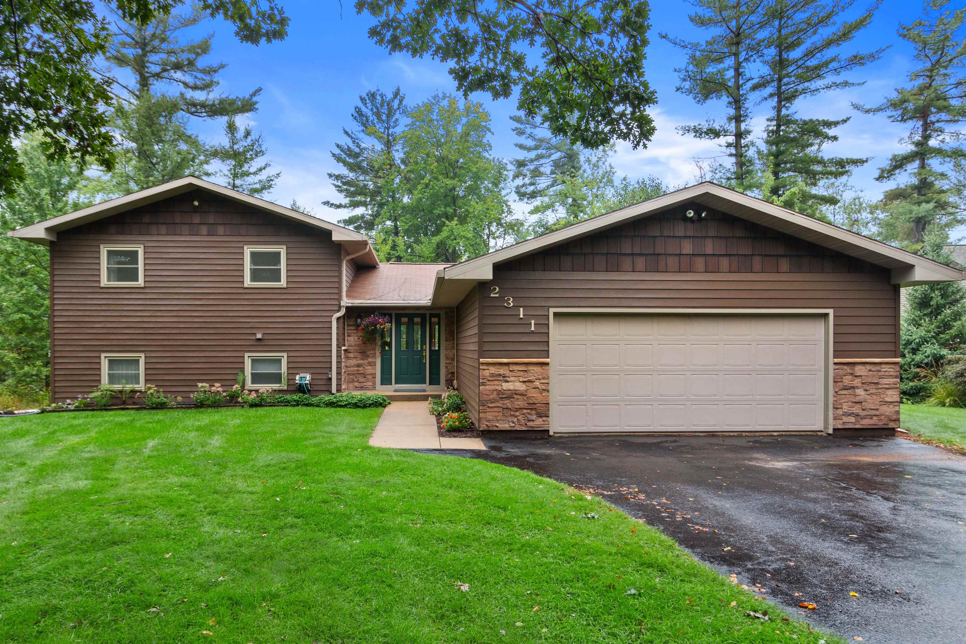2311 RAINBOW DRIVE, Plover, Wisconsin 54467, 4 Bedrooms Bedrooms, ,3 BathroomsBathrooms,Residential,For Sale,2311 RAINBOW DRIVE,22605187