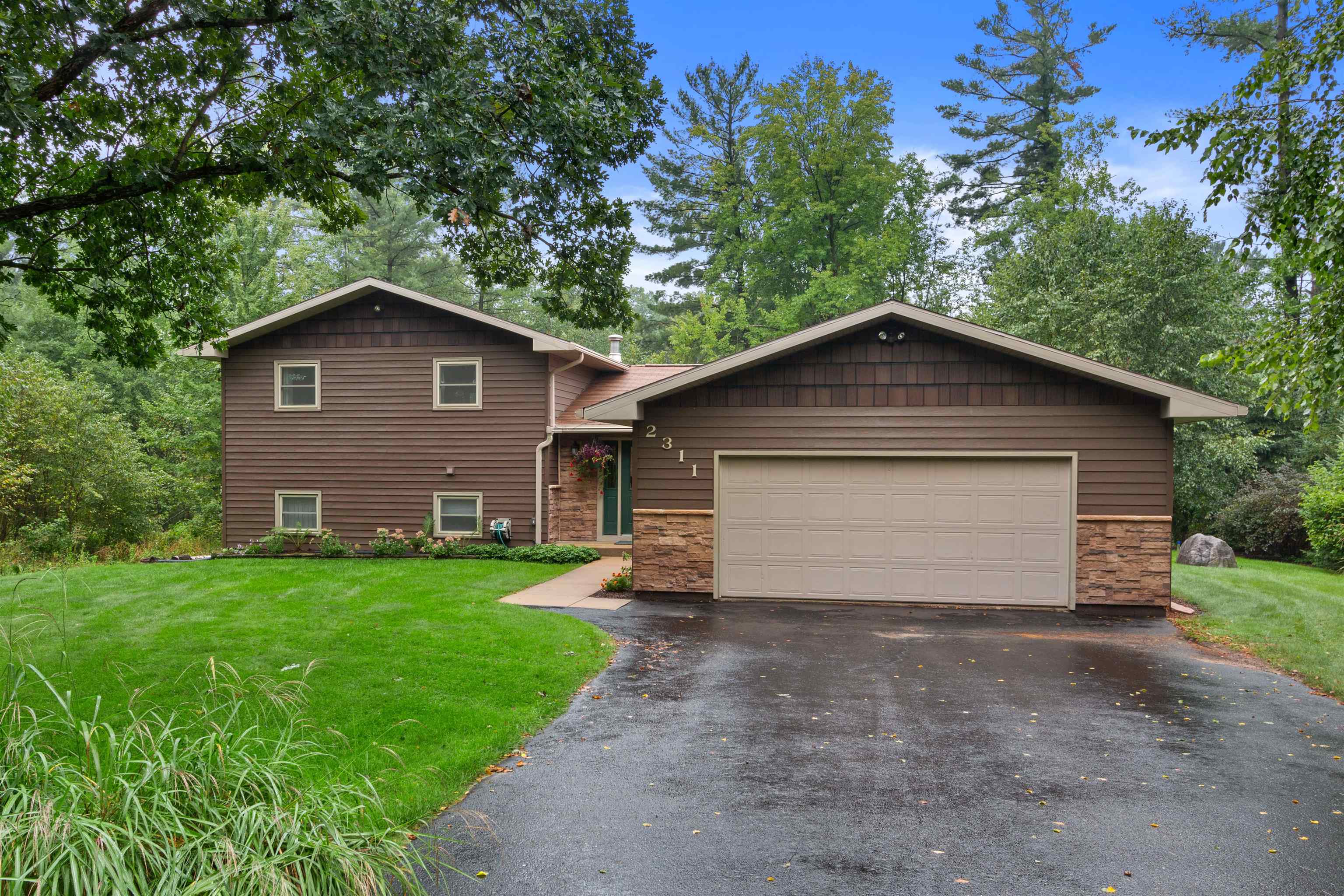 2311 RAINBOW DRIVE, Plover, Wisconsin 54467, 4 Bedrooms Bedrooms, ,3 BathroomsBathrooms,Residential,For Sale,2311 RAINBOW DRIVE,22605187