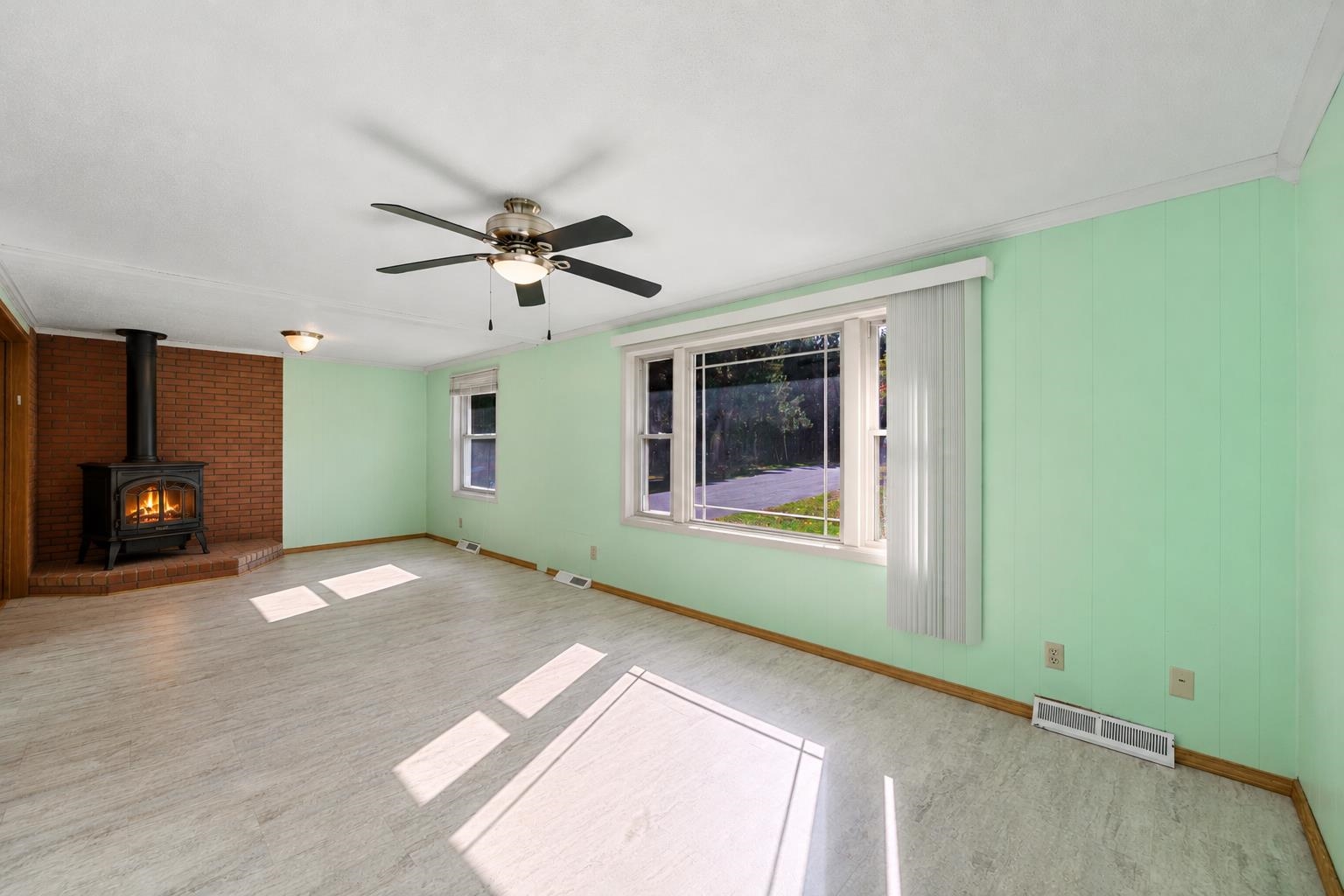 521 BAILEY STREET, Waupaca, Wisconsin 54981, 3 Bedrooms Bedrooms, ,2 BathroomsBathrooms,Residential,For Sale,521 BAILEY STREET,22605188