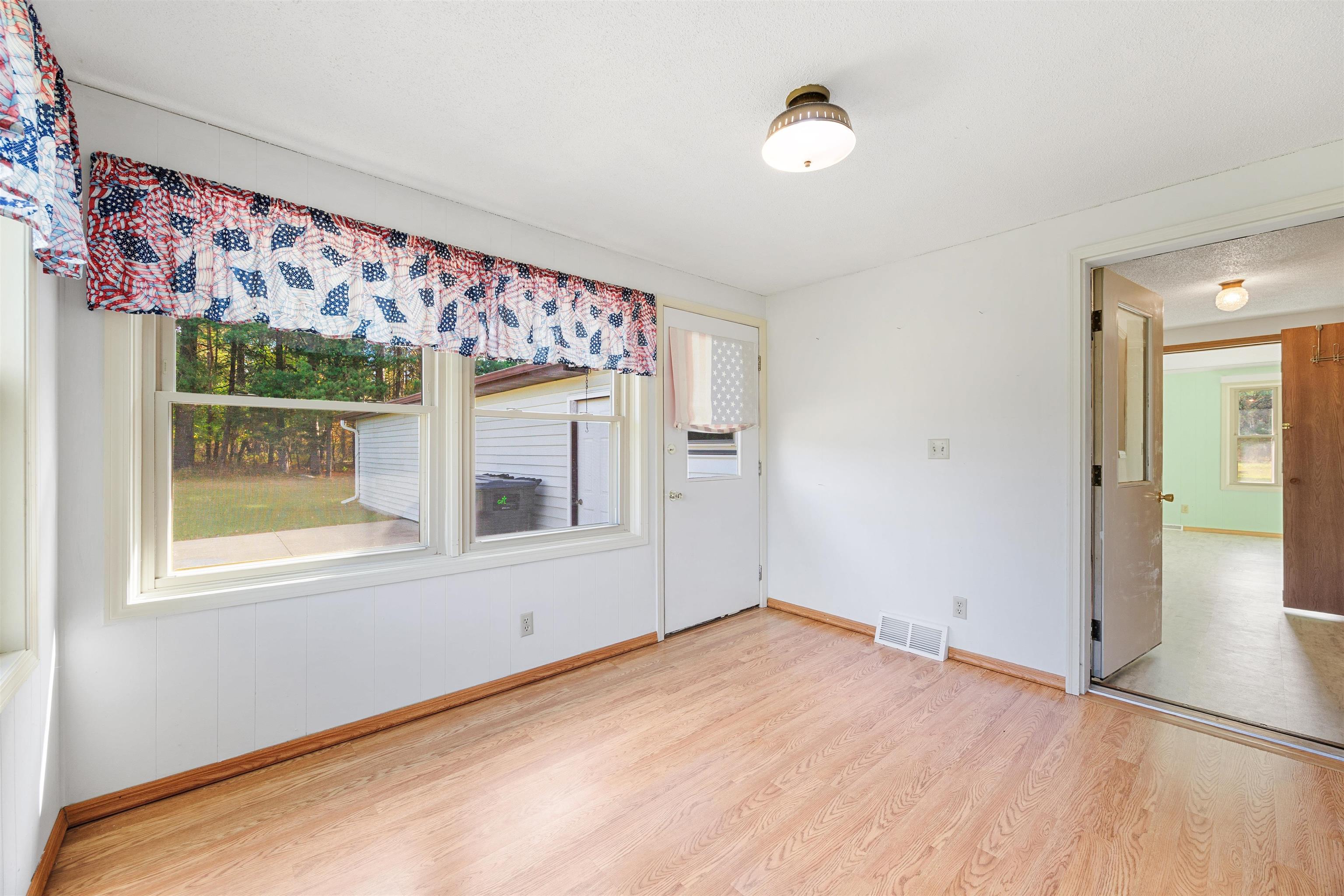 521 BAILEY STREET, Waupaca, Wisconsin 54981, 3 Bedrooms Bedrooms, ,2 BathroomsBathrooms,Residential,For Sale,521 BAILEY STREET,22605188