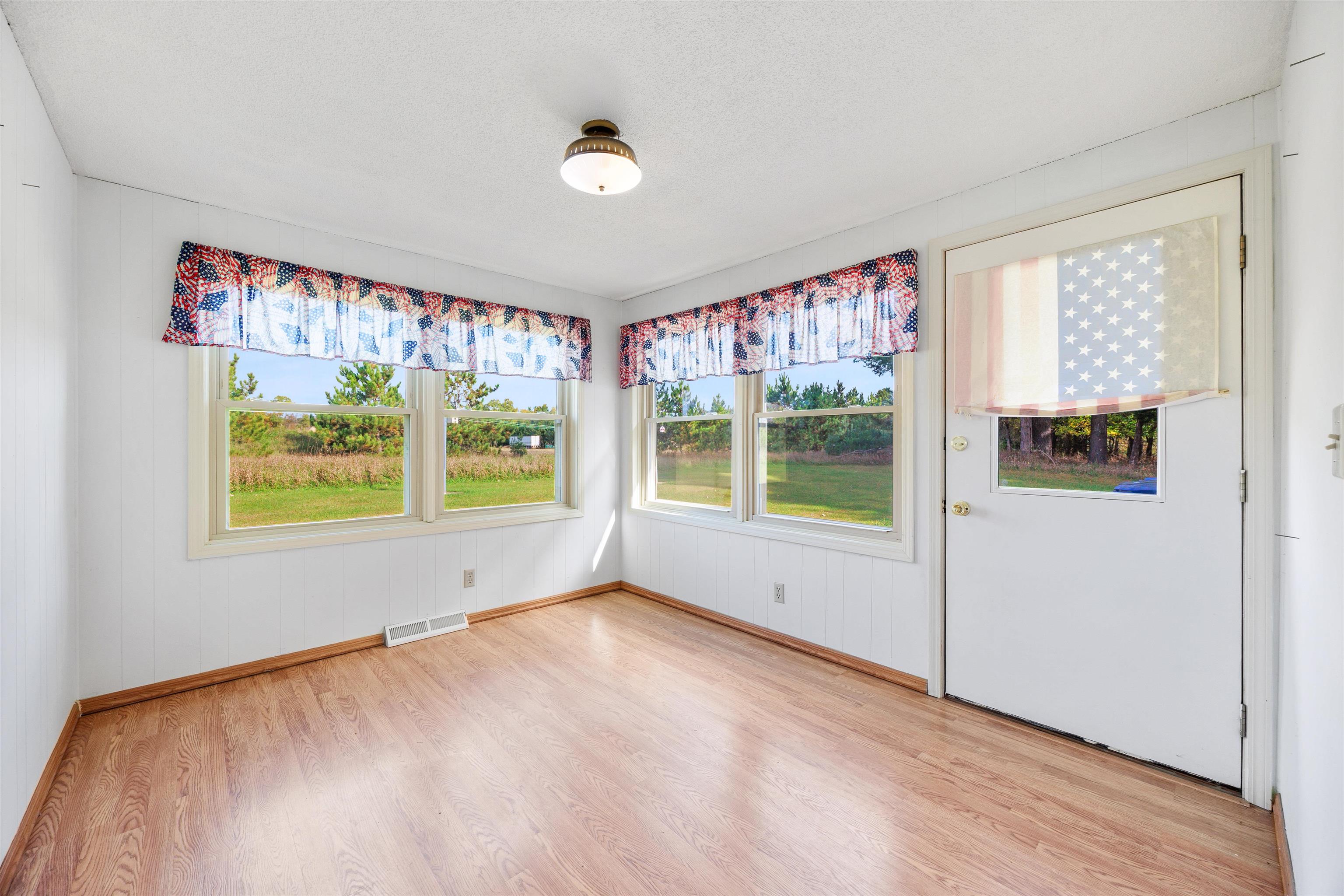 521 BAILEY STREET, Waupaca, Wisconsin 54981, 3 Bedrooms Bedrooms, ,2 BathroomsBathrooms,Residential,For Sale,521 BAILEY STREET,22605188