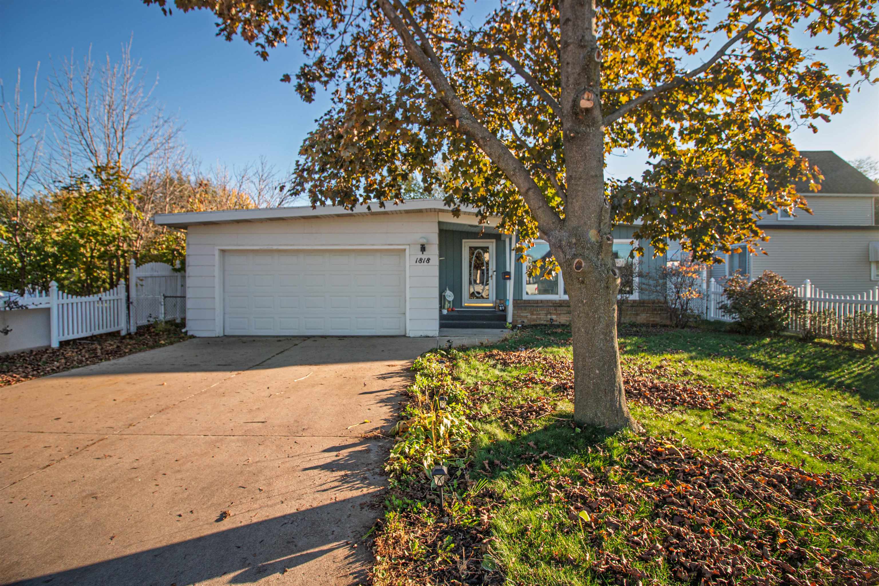 1818 BAKER STREET, Wisconsin Rapids, Wisconsin 54494, 3 Bedrooms Bedrooms, ,2 BathroomsBathrooms,Residential,For Sale,1818 BAKER STREET,22605202