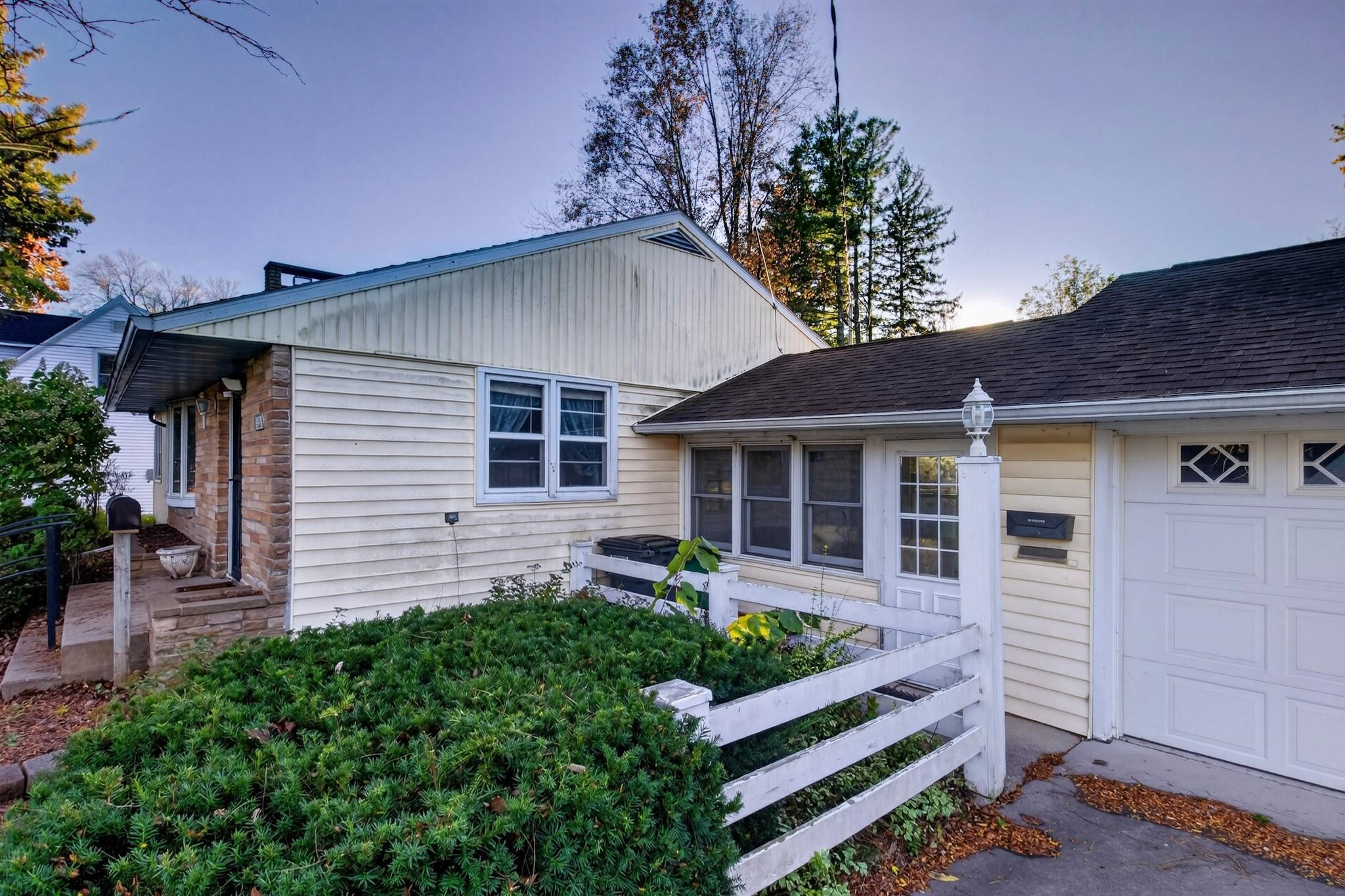 1430 WOODBINE STREET, Wisconsin Rapids, Wisconsin 54495, 3 Bedrooms Bedrooms, ,3 BathroomsBathrooms,Residential,For Sale,1430 WOODBINE STREET,22605203