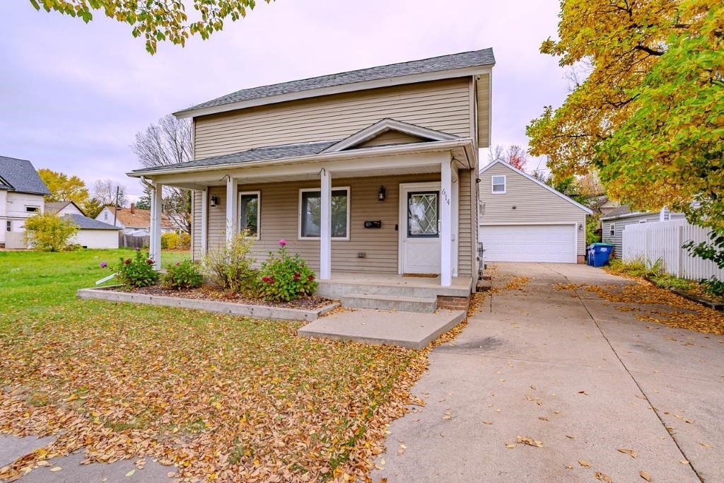 614 E UNION AVENUE, Wausau, Wisconsin 54403, 2 Bedrooms Bedrooms, ,2 BathroomsBathrooms,Residential,For Sale,614 E UNION AVENUE,22605208
