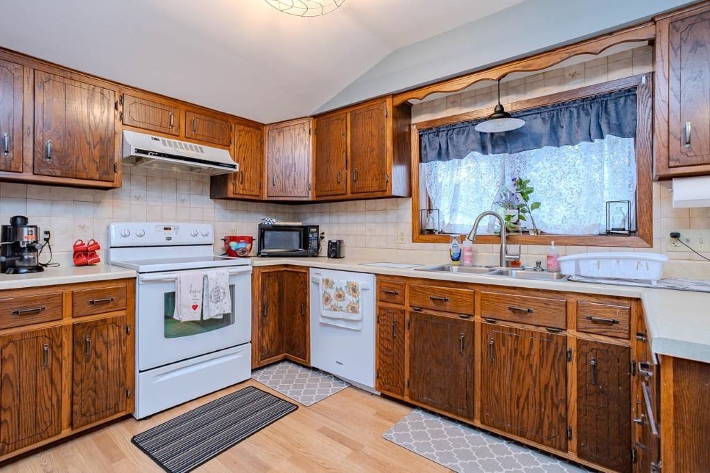 614 E UNION AVENUE, Wausau, Wisconsin 54403, 2 Bedrooms Bedrooms, ,2 BathroomsBathrooms,Residential,For Sale,614 E UNION AVENUE,22605208