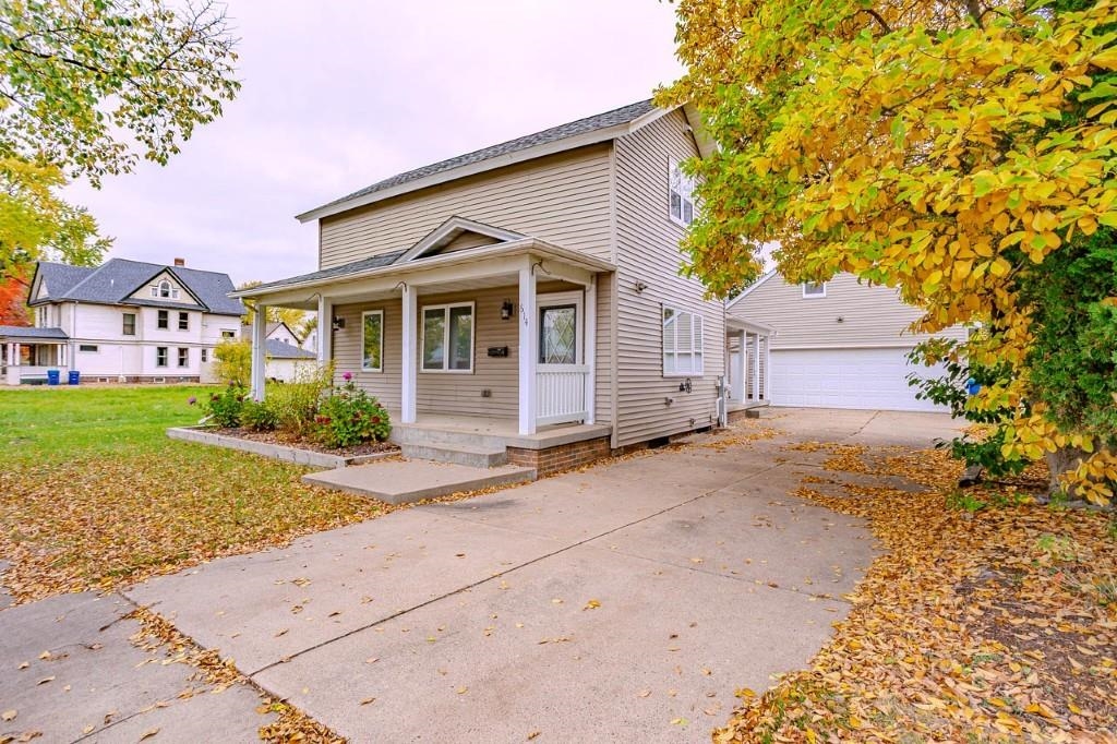 614 E UNION AVENUE, Wausau, Wisconsin 54403, 2 Bedrooms Bedrooms, ,2 BathroomsBathrooms,Residential,For Sale,614 E UNION AVENUE,22605208
