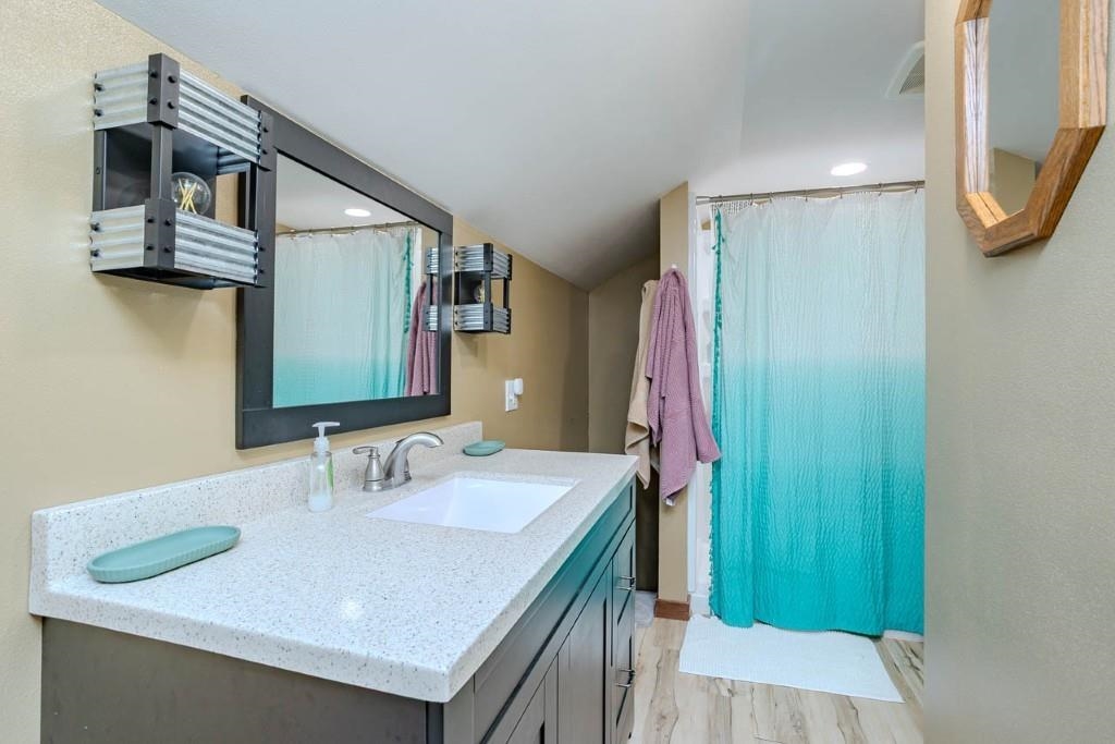 614 E UNION AVENUE, Wausau, Wisconsin 54403, 2 Bedrooms Bedrooms, ,2 BathroomsBathrooms,Residential,For Sale,614 E UNION AVENUE,22605208