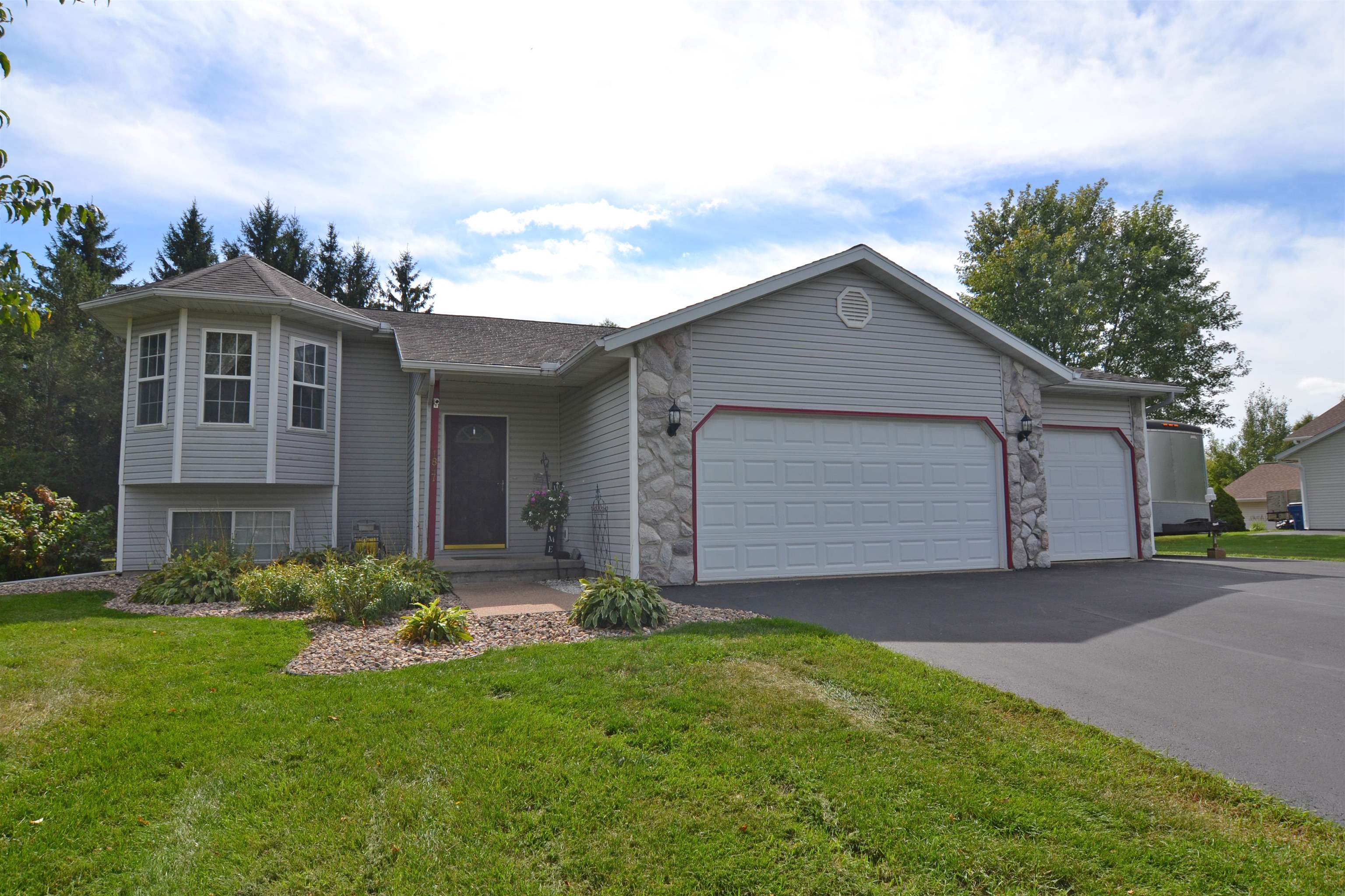 1847 MANATEE DRIVE, Kronenwetter, Wisconsin 54455, 4 Bedrooms Bedrooms, ,2 BathroomsBathrooms,Residential,For Sale,1847 MANATEE DRIVE,22605209