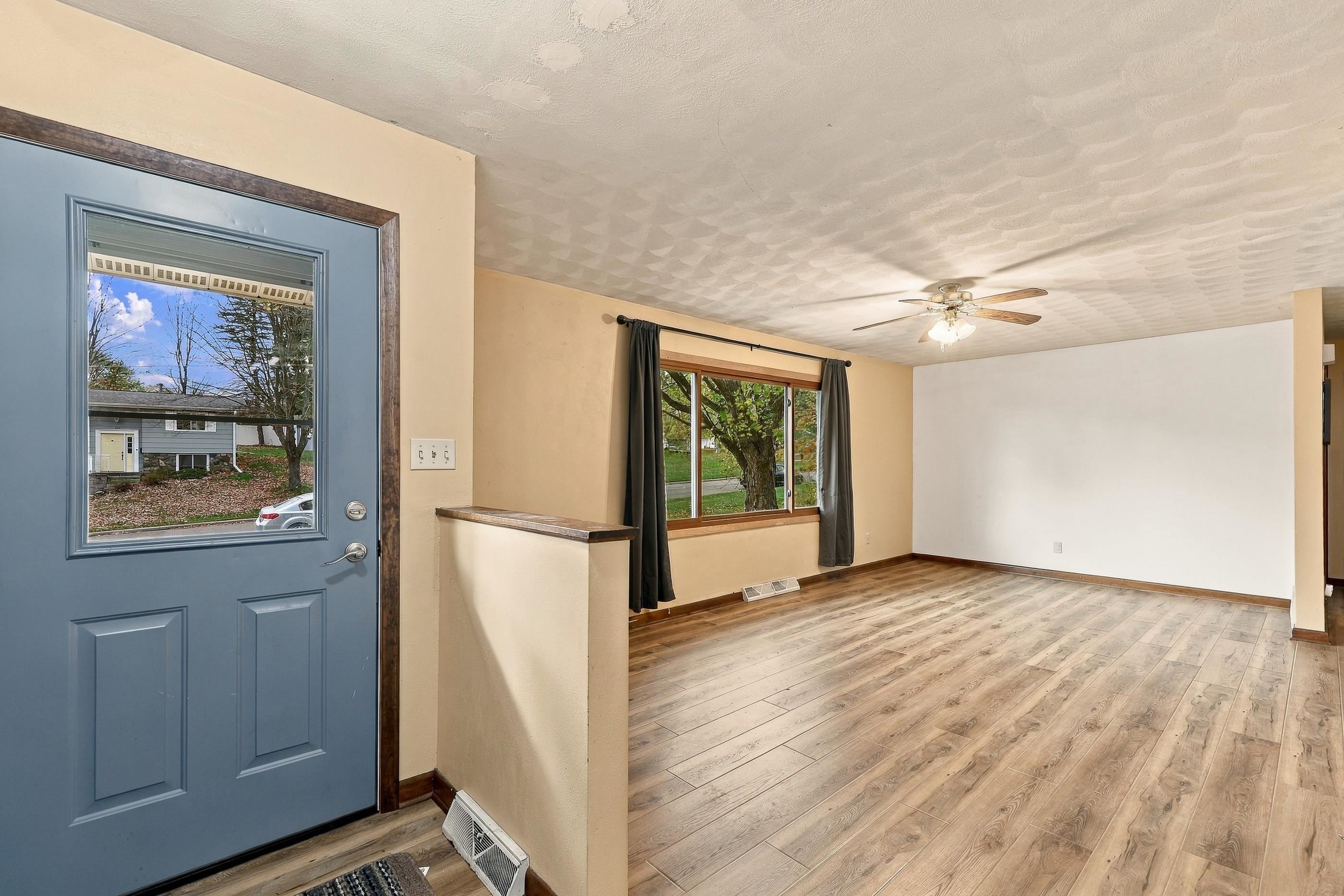 903 HOLLYWOOD DRIVE, Merrill, Wisconsin 54452, 2 Bedrooms Bedrooms, ,2 BathroomsBathrooms,Residential,For Sale,903 HOLLYWOOD DRIVE,22605213