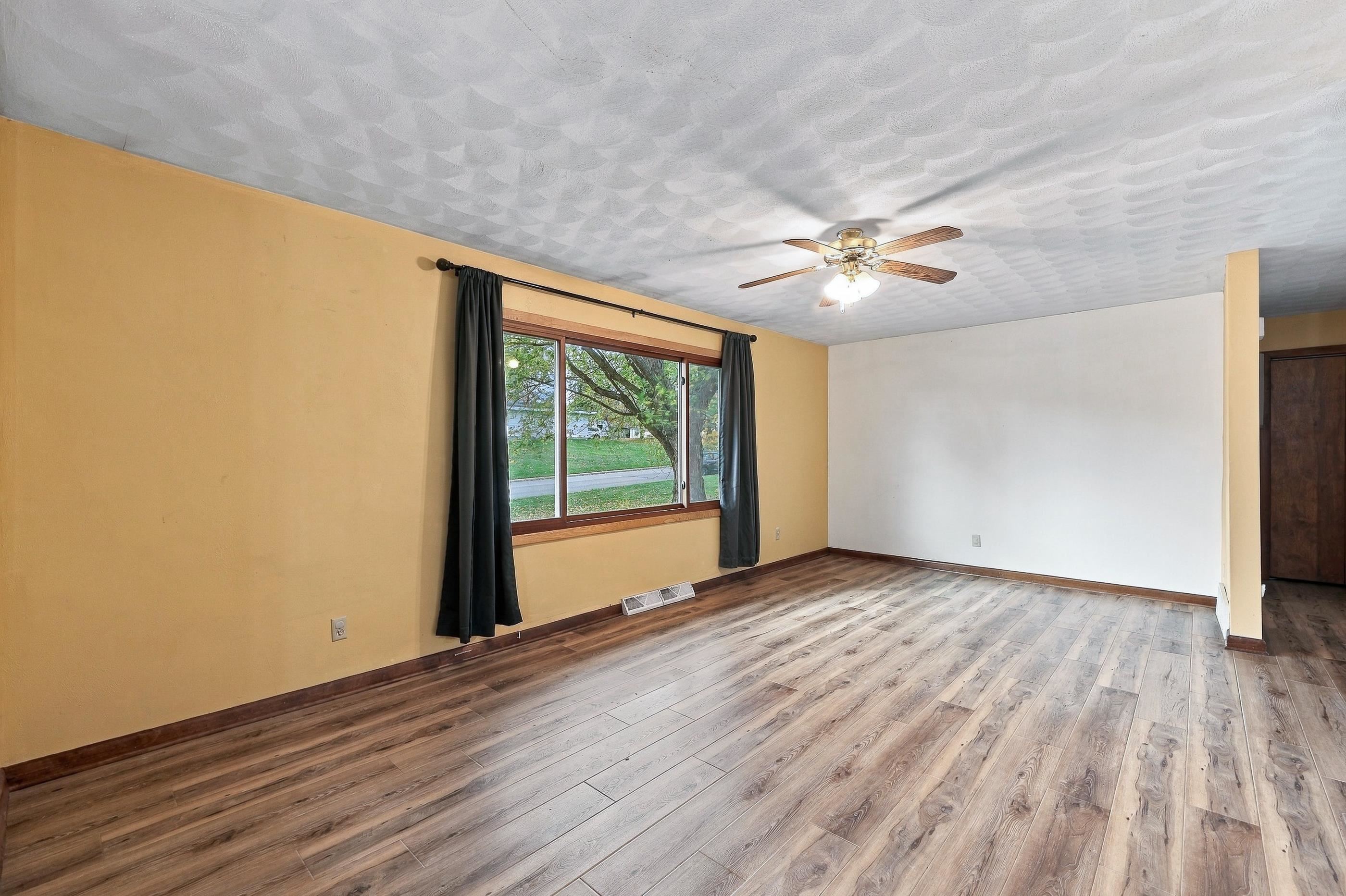 903 HOLLYWOOD DRIVE, Merrill, Wisconsin 54452, 2 Bedrooms Bedrooms, ,2 BathroomsBathrooms,Residential,For Sale,903 HOLLYWOOD DRIVE,22605213