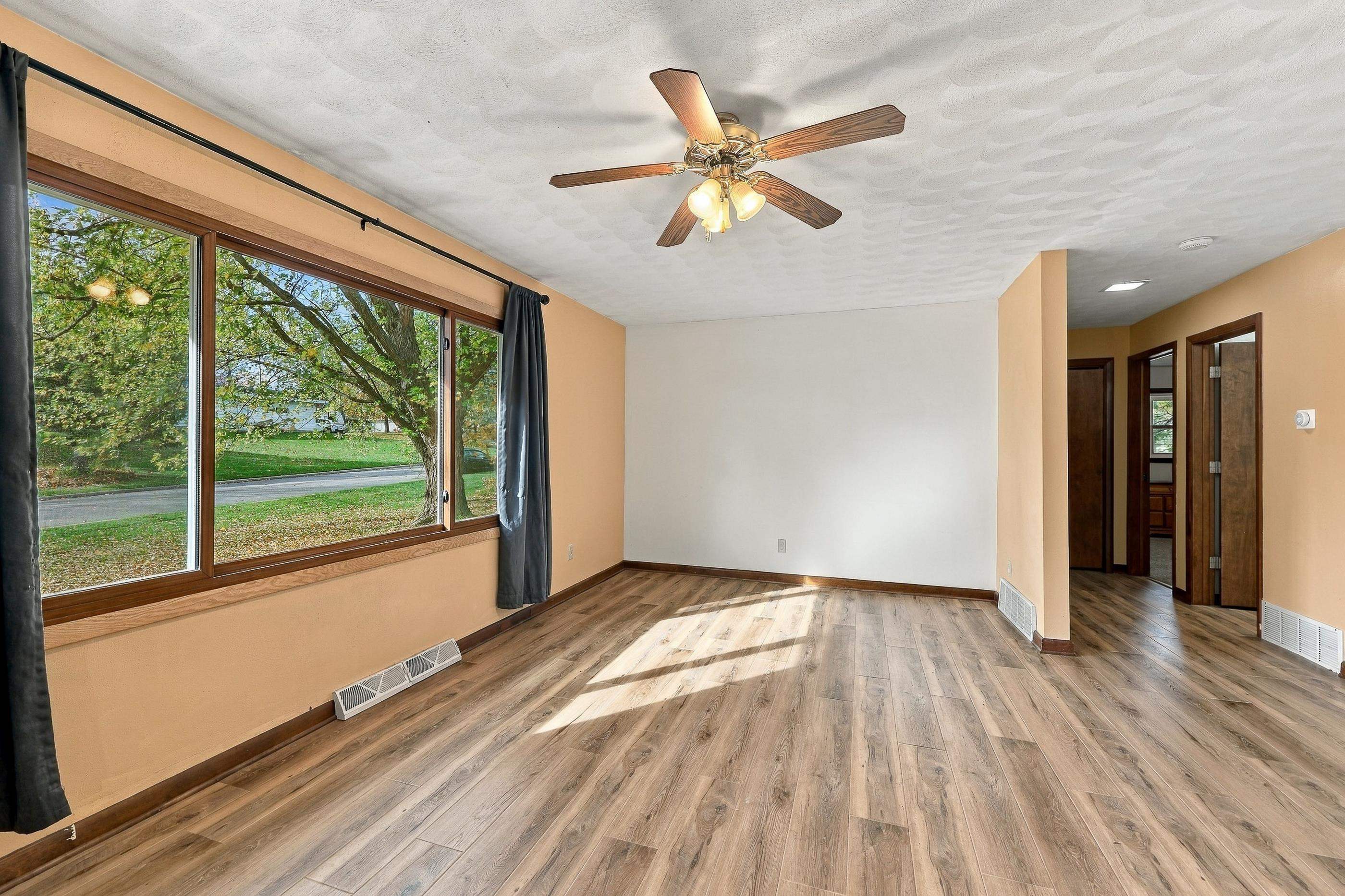 903 HOLLYWOOD DRIVE, Merrill, Wisconsin 54452, 2 Bedrooms Bedrooms, ,2 BathroomsBathrooms,Residential,For Sale,903 HOLLYWOOD DRIVE,22605213
